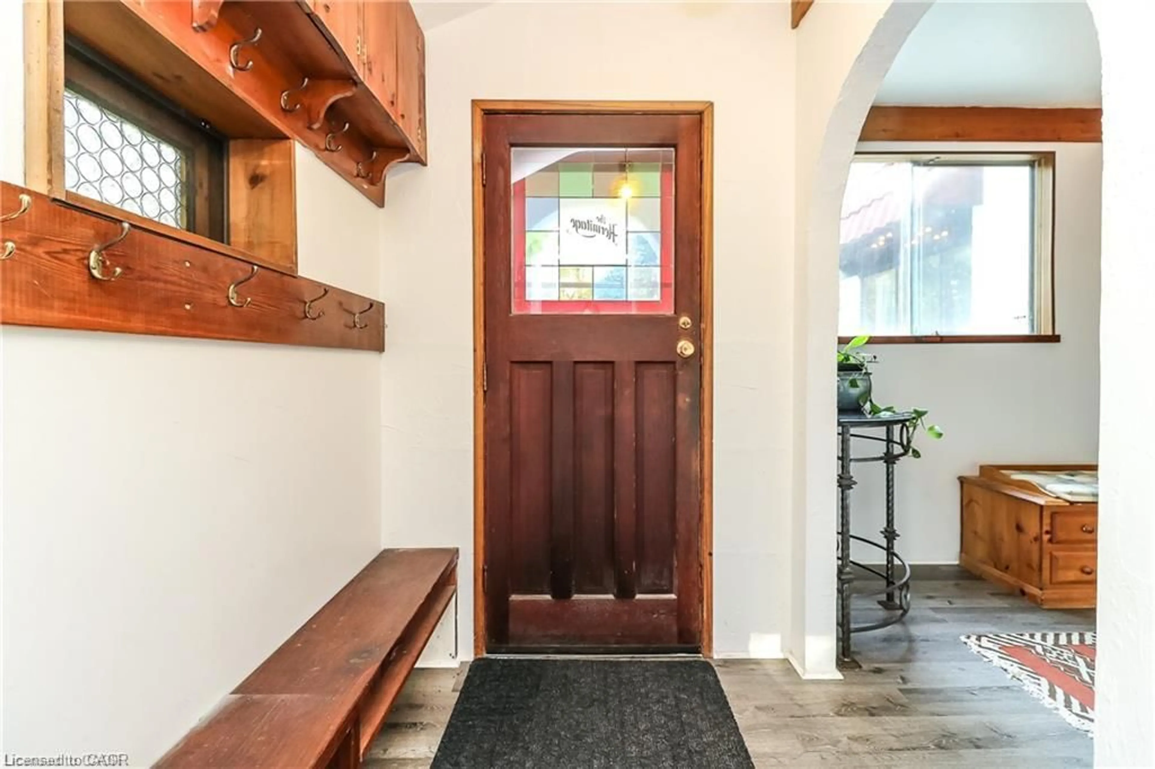 Indoor entryway for 178 Brophy's Lane, The Blue Mountains Ontario L9Y 0K3