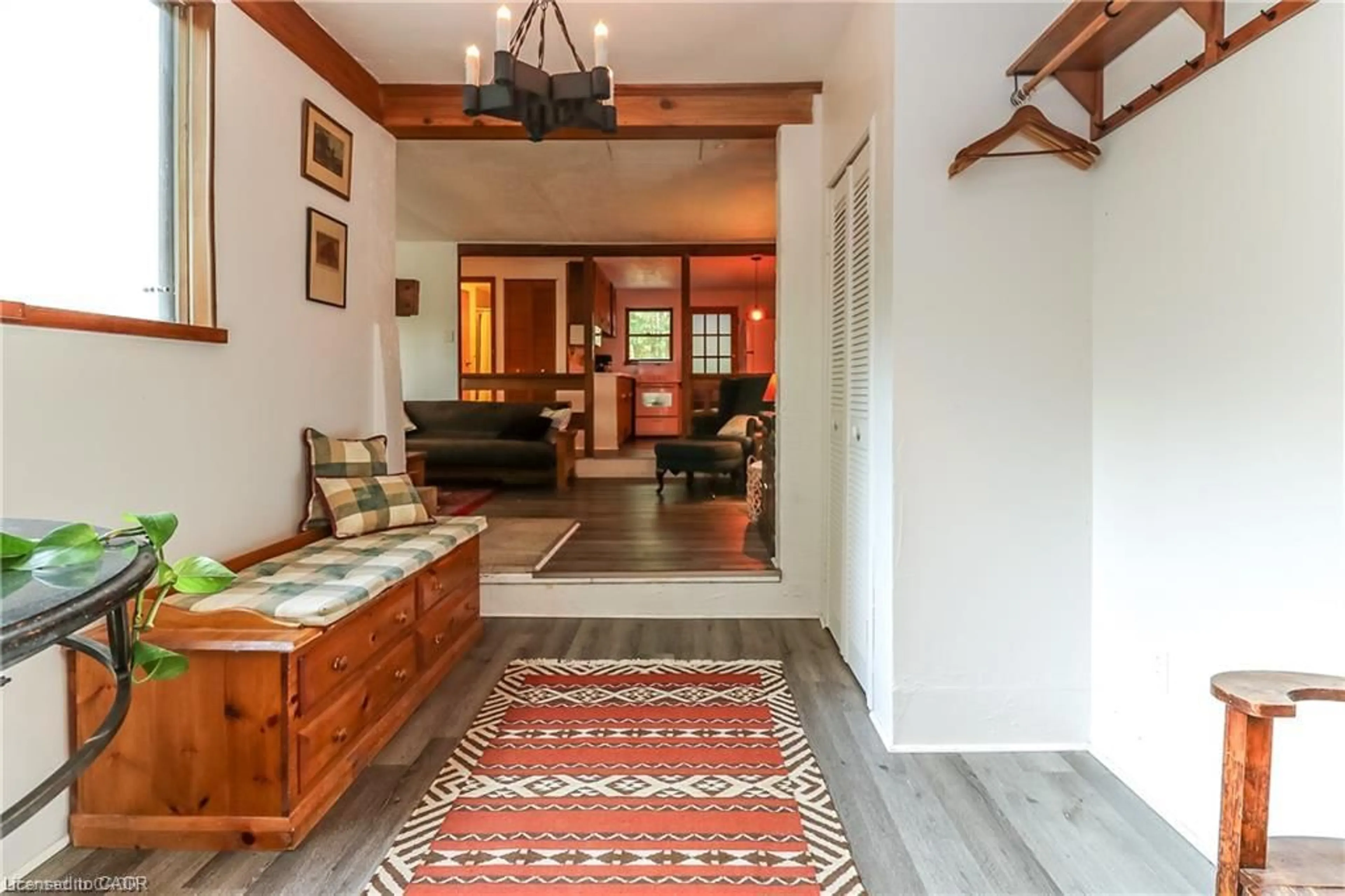 Indoor foyer for 178 Brophy's Lane, The Blue Mountains Ontario L9Y 0K3