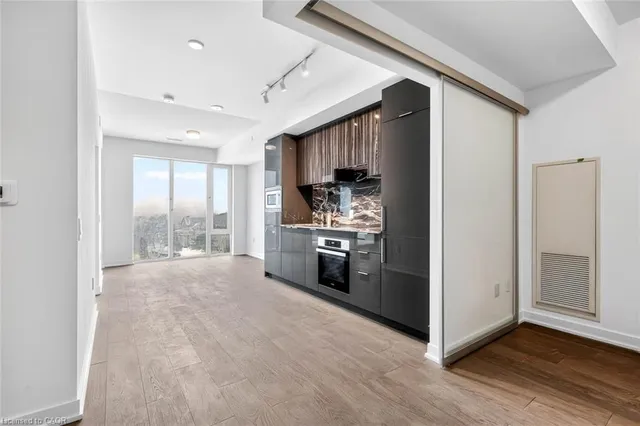 20 O'neill Rd #536, North York 5