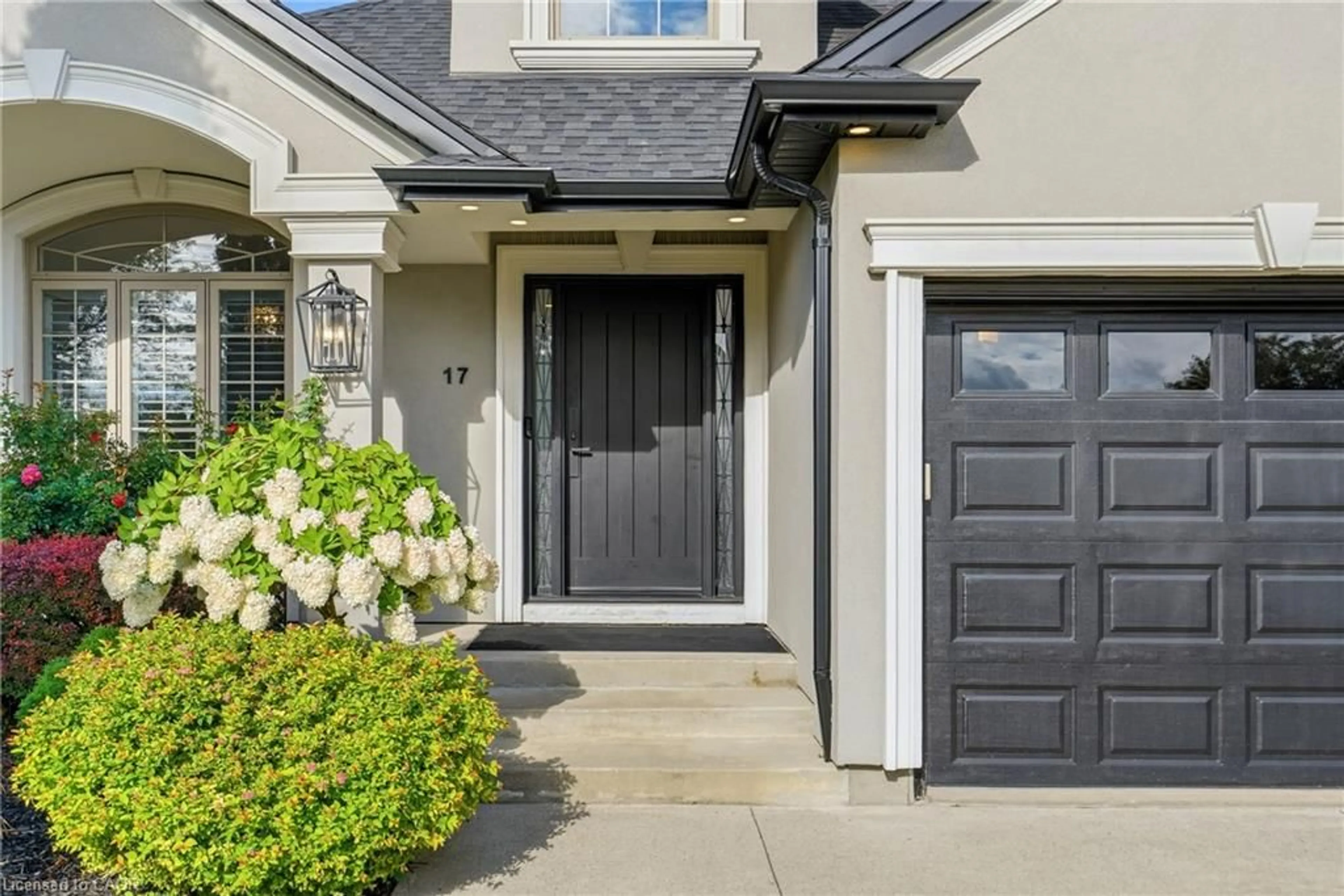 Indoor entryway for 17 First St Louth, St. Catharines Ontario L2W 1C7