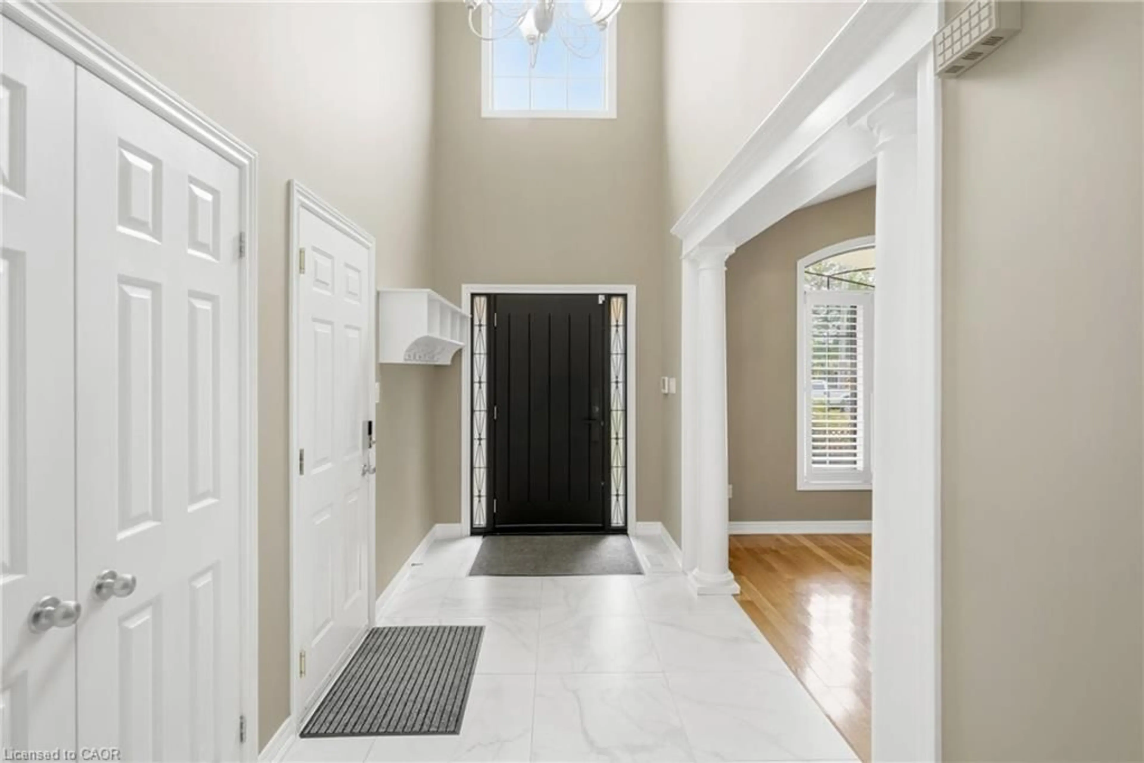 Indoor entryway for 17 First St Louth, St. Catharines Ontario L2W 1C7