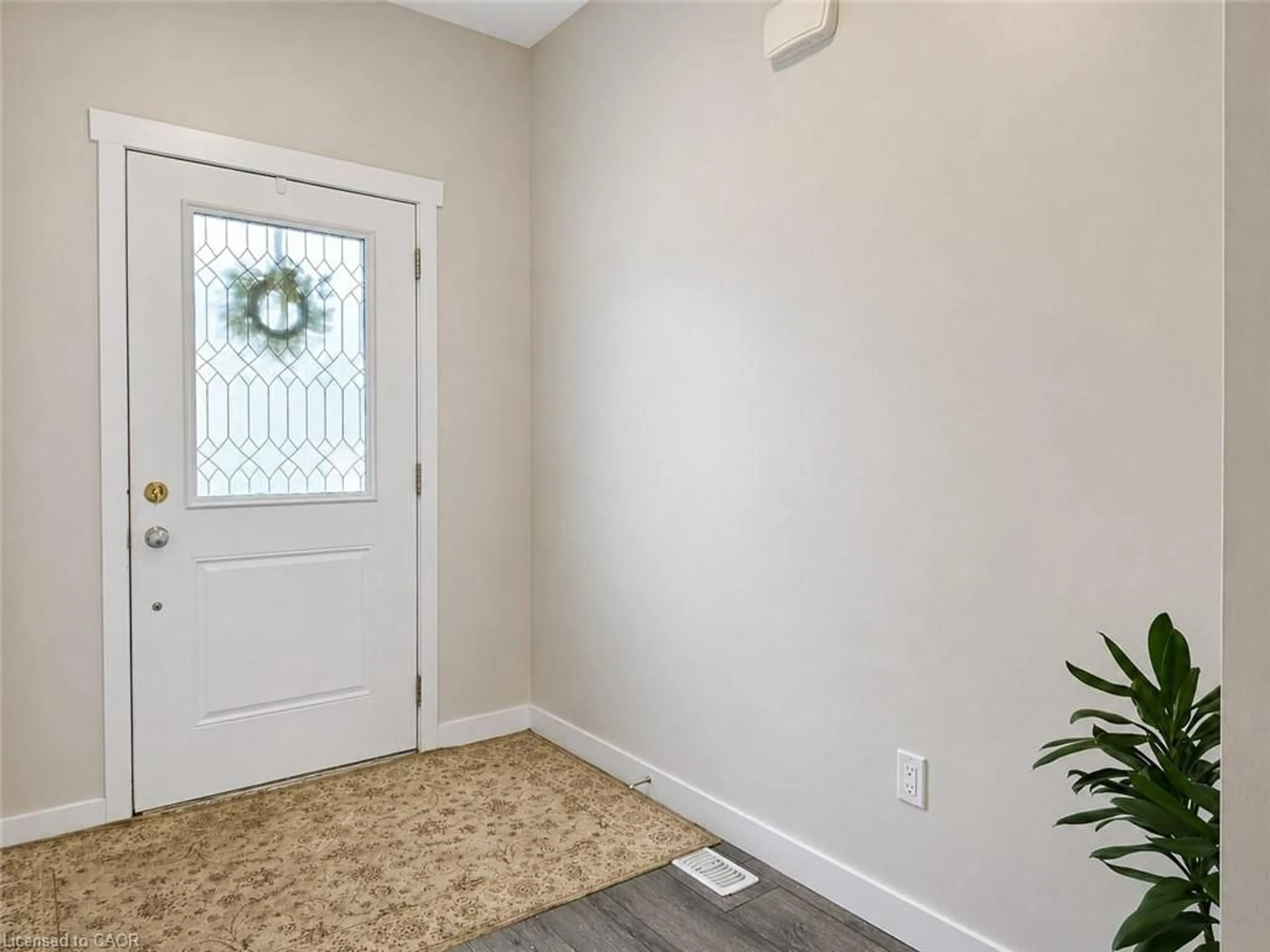 Indoor entryway for 16 Brookfield Lane, Simcoe Ontario N3Y 0E8