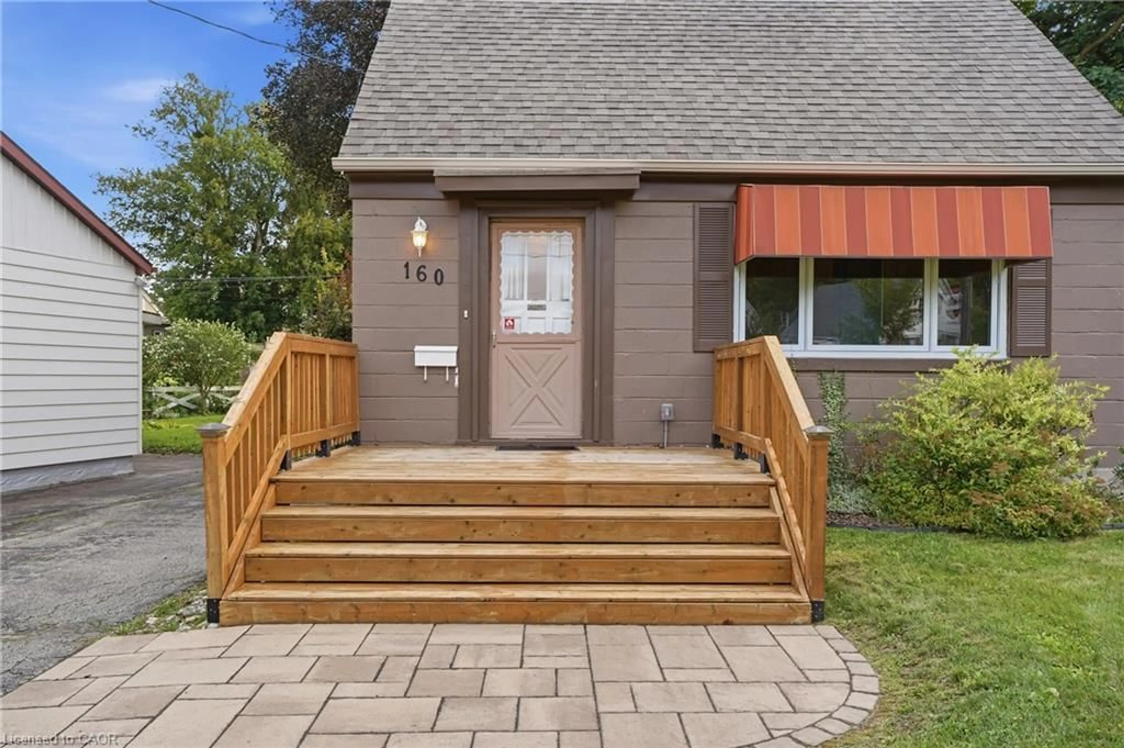 Patio, street for 160 Lorne Cres, Kitchener Ontario N2M 3Y5