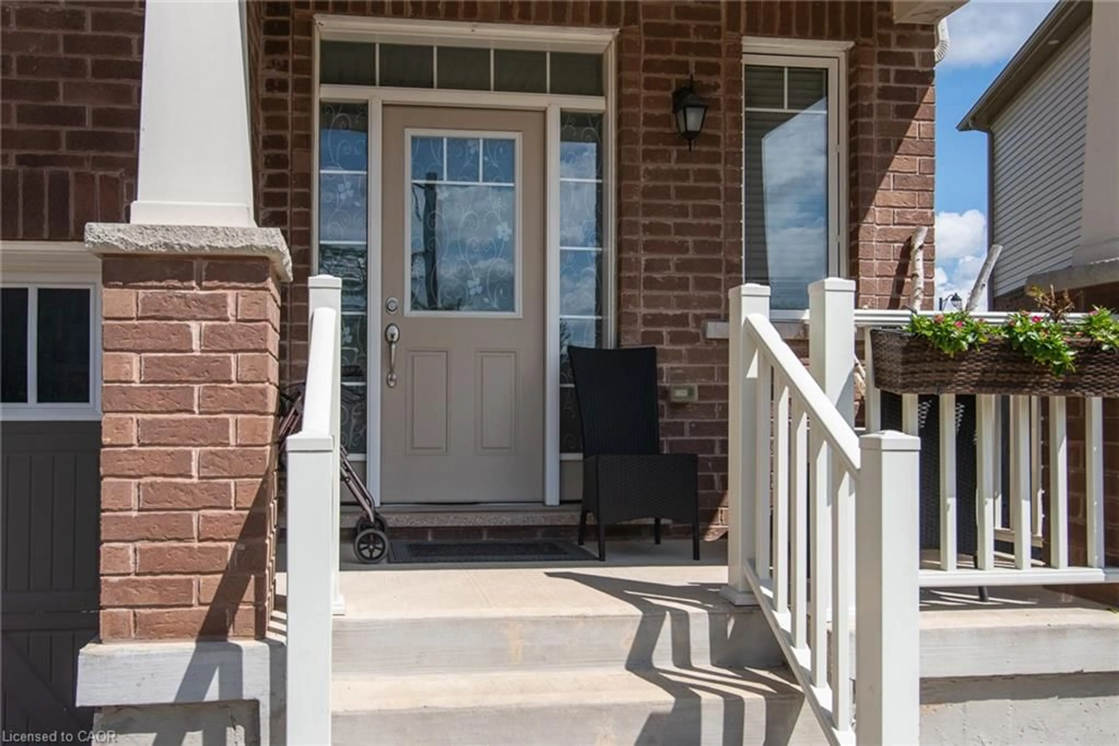 Indoor entryway for 330 Grovehill Cres, Kitchener Ontario N2R 0K2