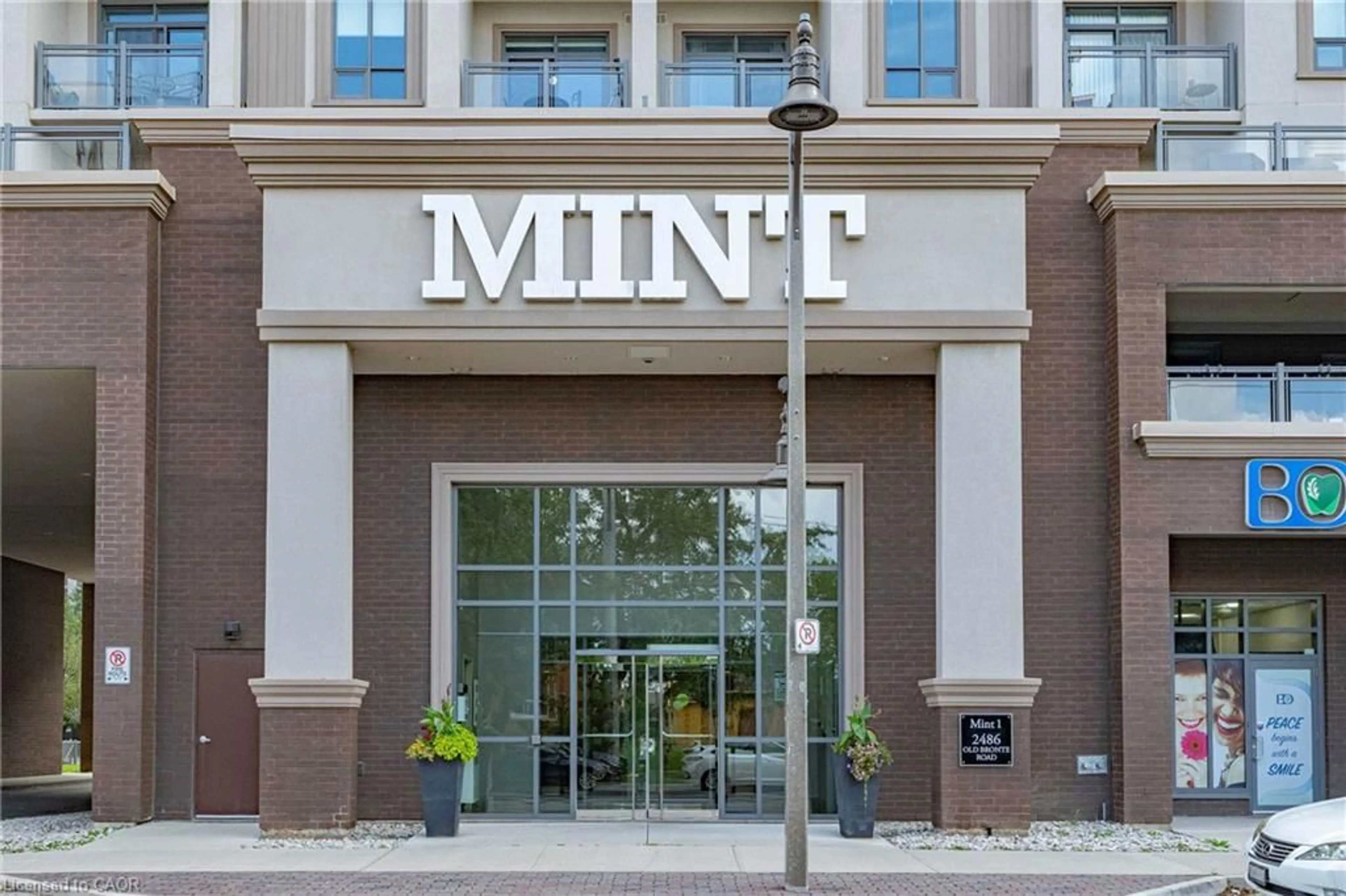 Indoor foyer for 2486 Old Bronte Rd #327, Oakville Ontario L6M 0Y4