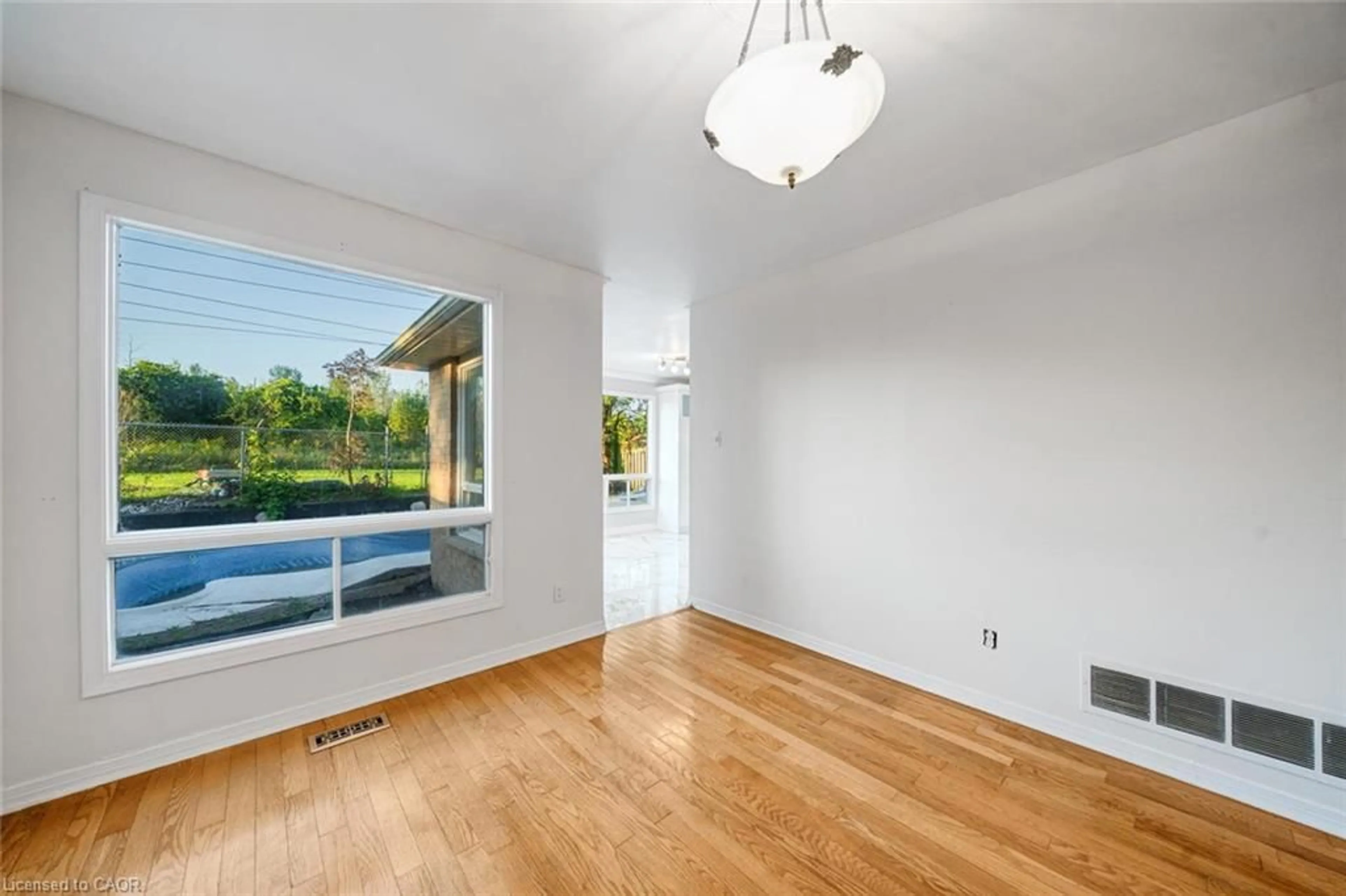 A pic of a room for 2081 Lynn Heights Dr, Pickering Ontario L1X 1R1