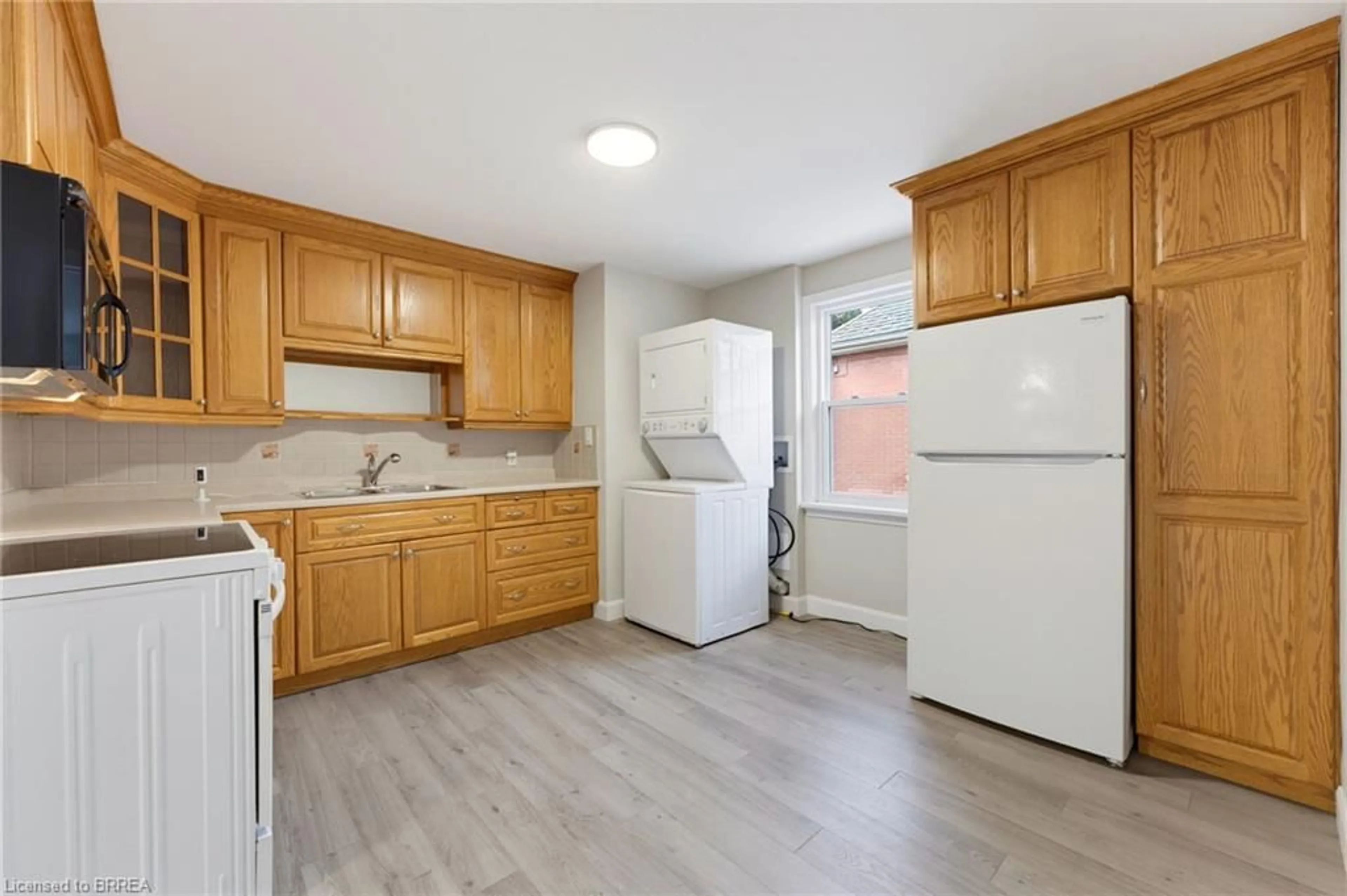 Standard kitchen, unknown for 52 Burwell St, Brantford Ontario N3T 4T7