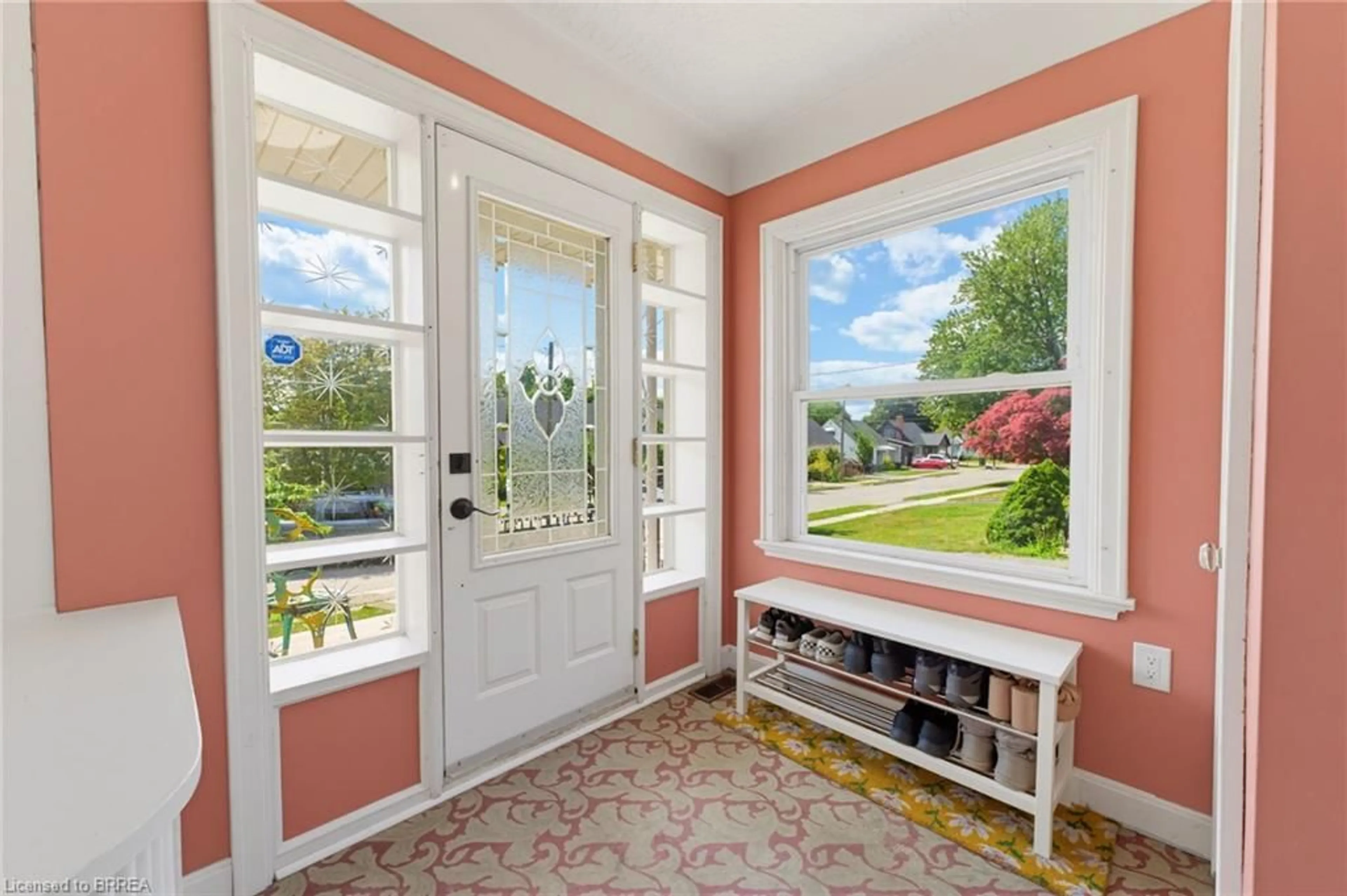 Indoor entryway for 36 Slater St, Brantford Ontario N3T 4N9