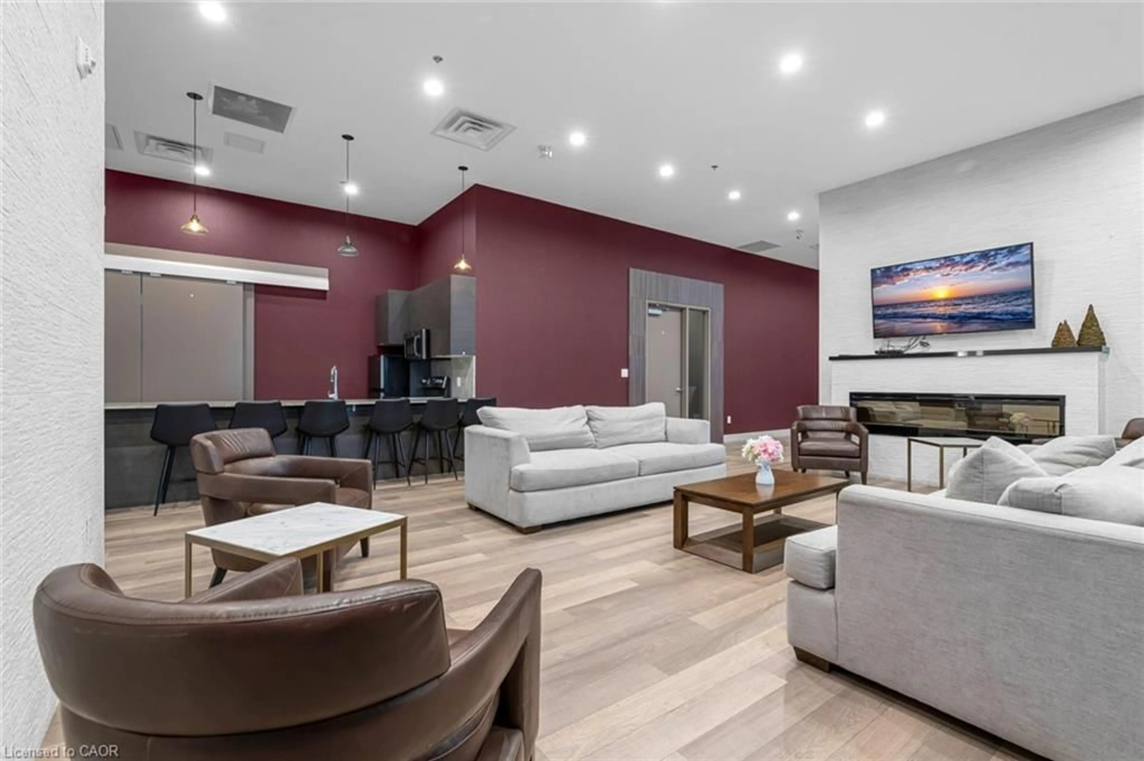 Living room with furniture, wood/laminate floor for 550 North Service Rd #612, Grimsby Ontario L3M 4E8