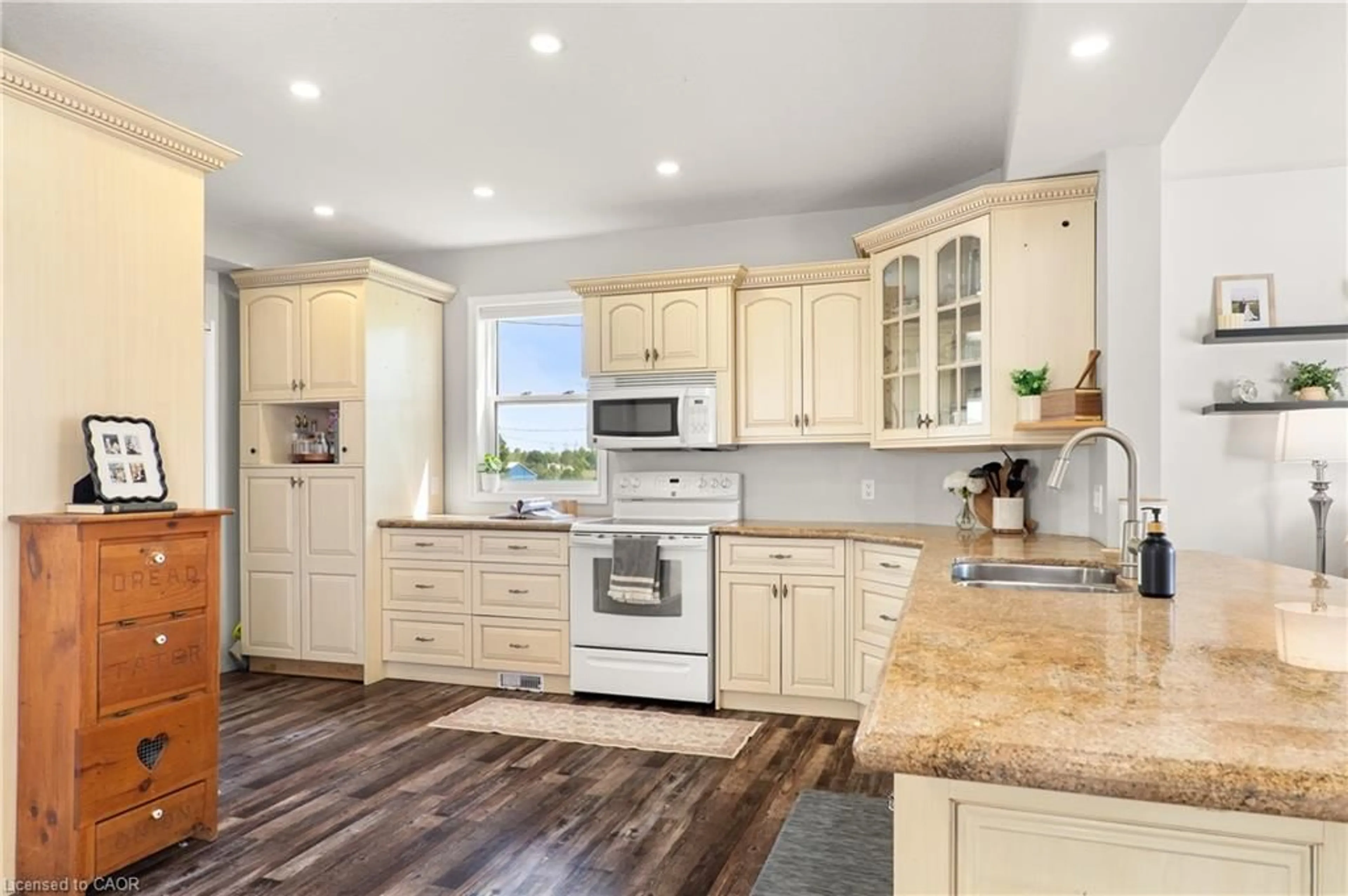 Open concept kitchen, unknown for 9116 Highway #6, Kenilworth Ontario N0E 2E0