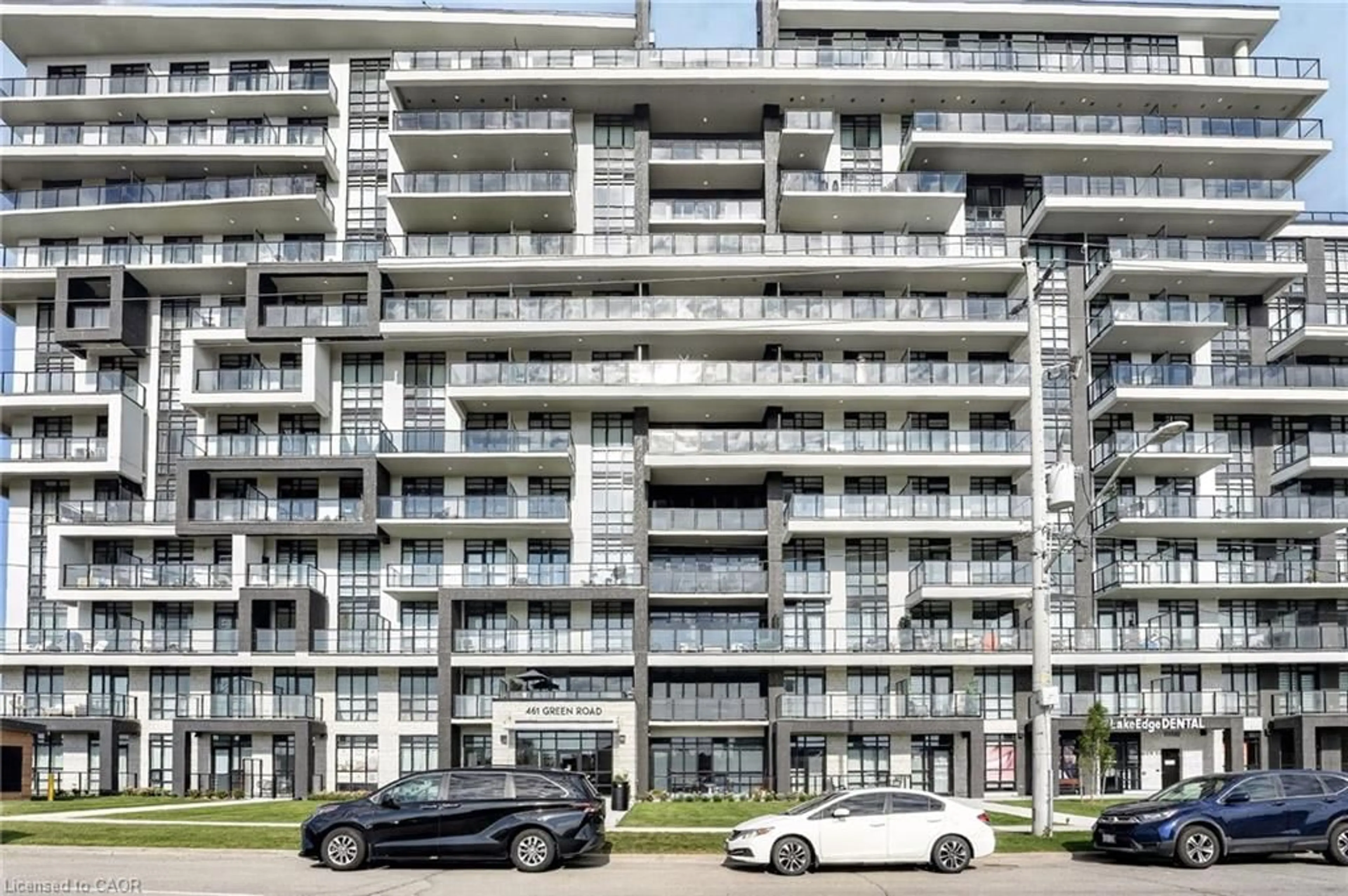 Indoor foyer for 461 Green Rd #205, Stoney Creek Ontario L8E 5B4