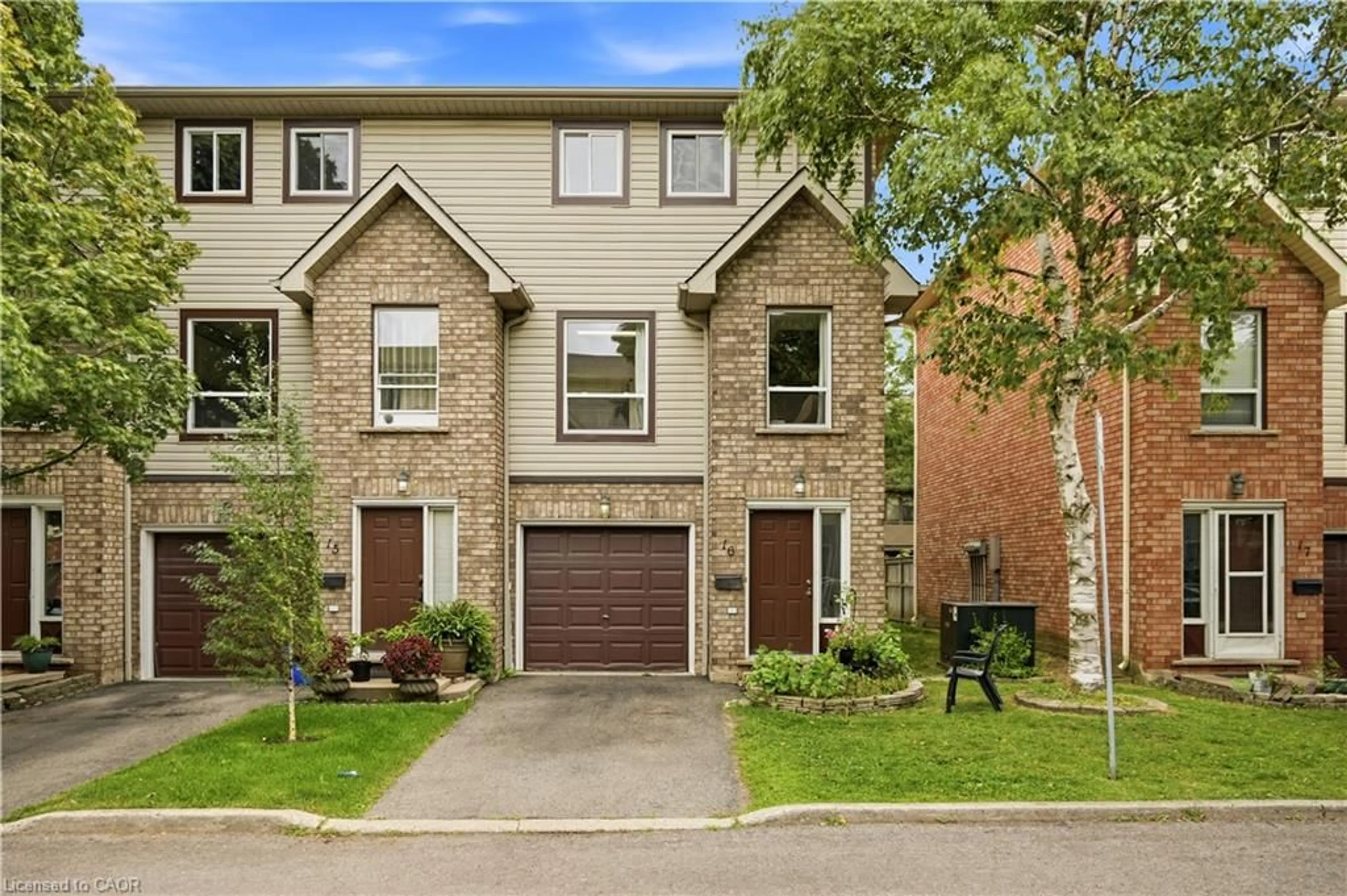 Home with brick exterior material, street for 384 Limeridge Rd #16, Hamilton Ontario L9A 2S7