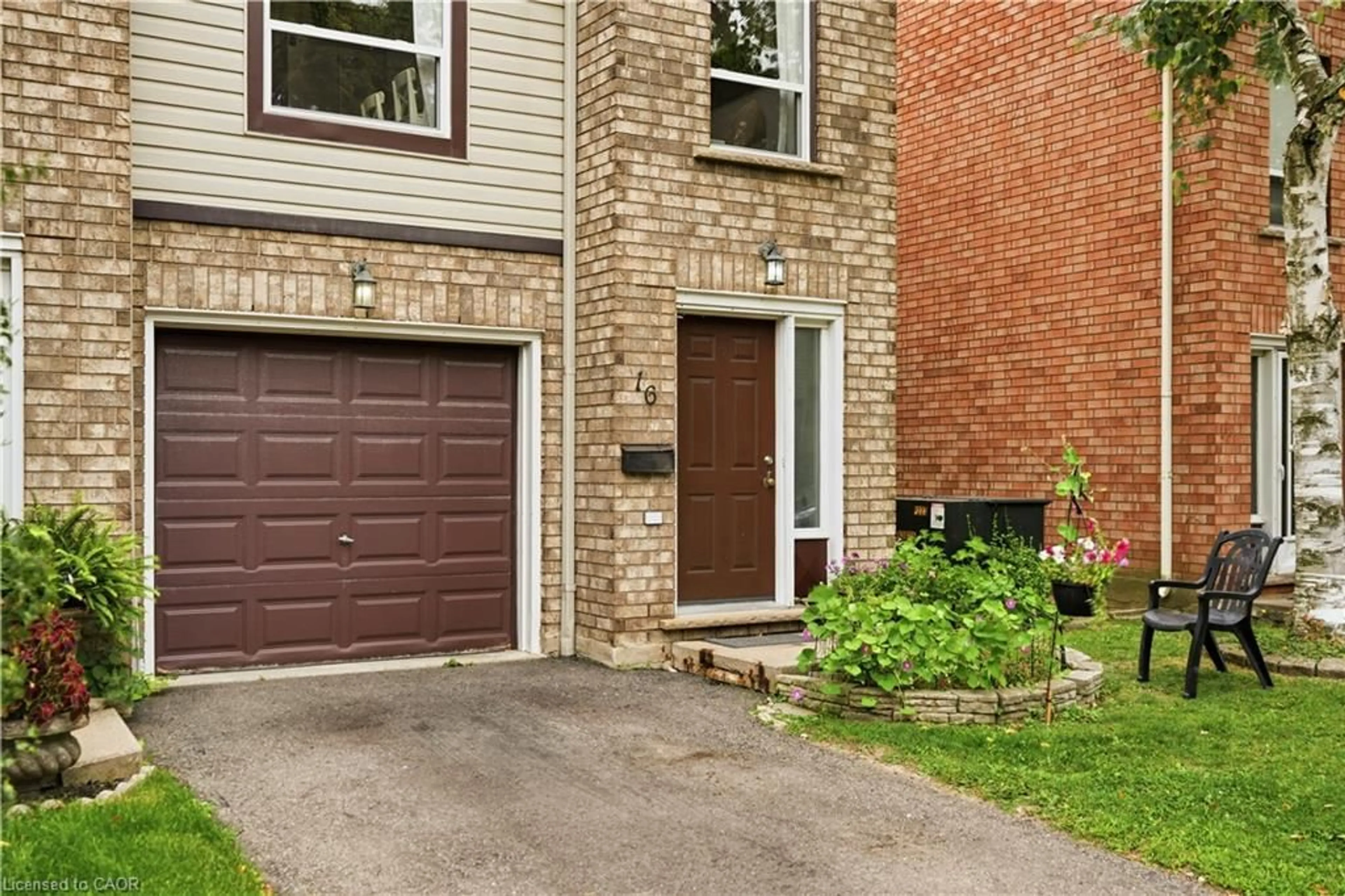 Home with brick exterior material, street for 384 Limeridge Rd #16, Hamilton Ontario L9A 2S7