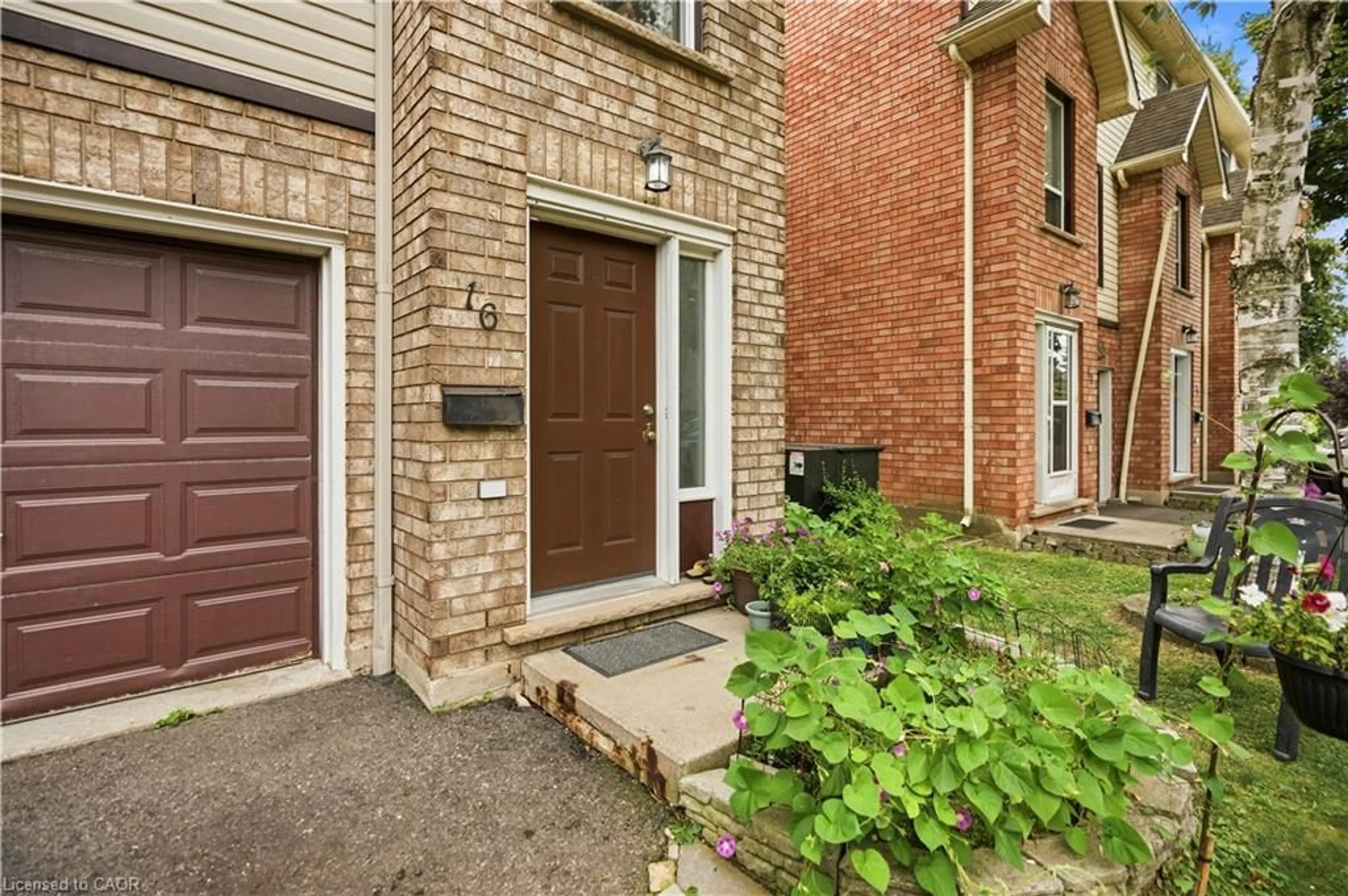 Home with brick exterior material, street for 384 Limeridge Rd #16, Hamilton Ontario L9A 2S7