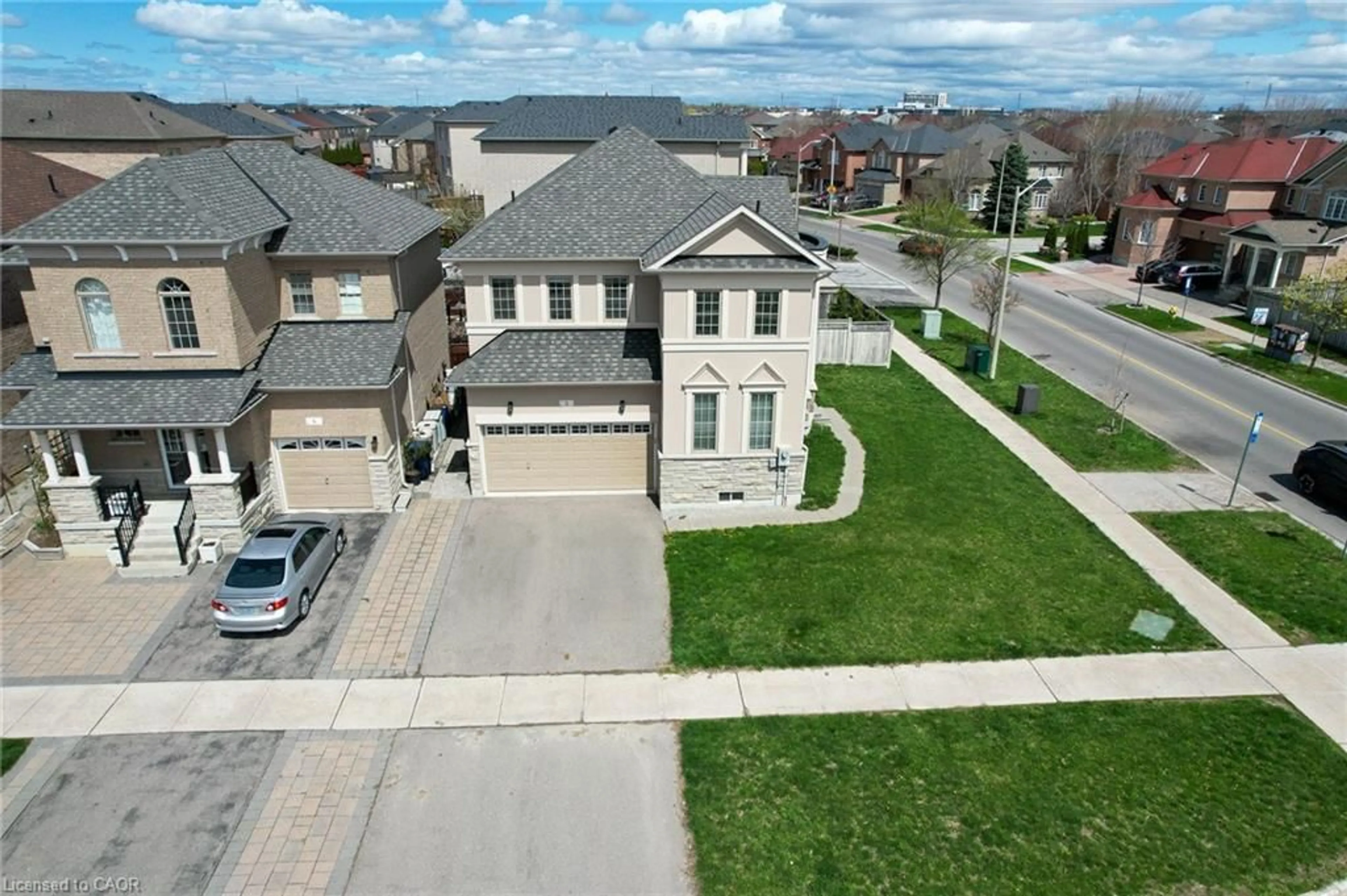 A pic from outside/outdoor area/front of a property/back of a property/a pic from drone, street for 2 Hawstone Rd, Vellore Ontario L4H 4G5
