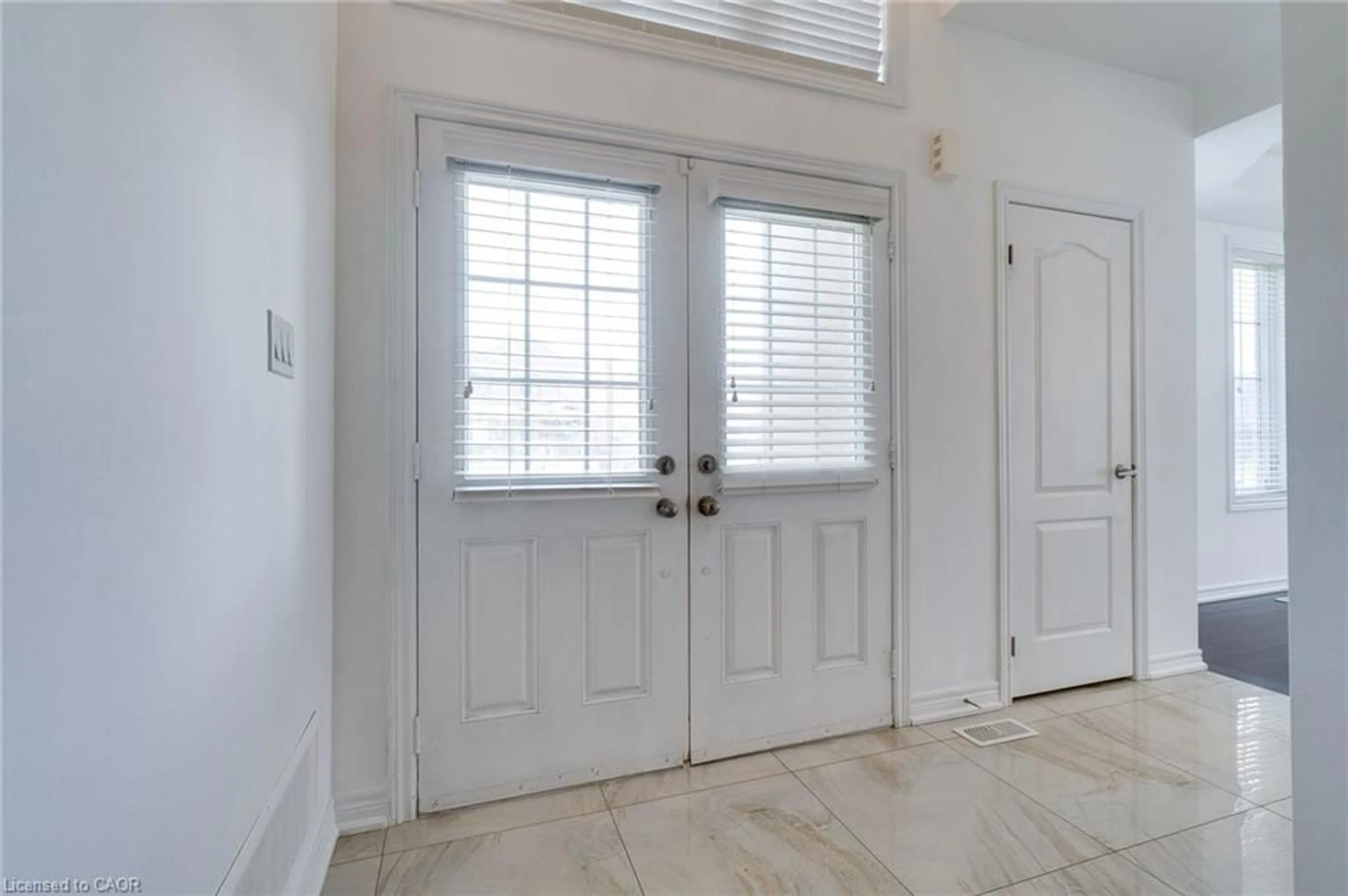 Indoor entryway for 2 Hawstone Rd, Vellore Ontario L4H 4G5