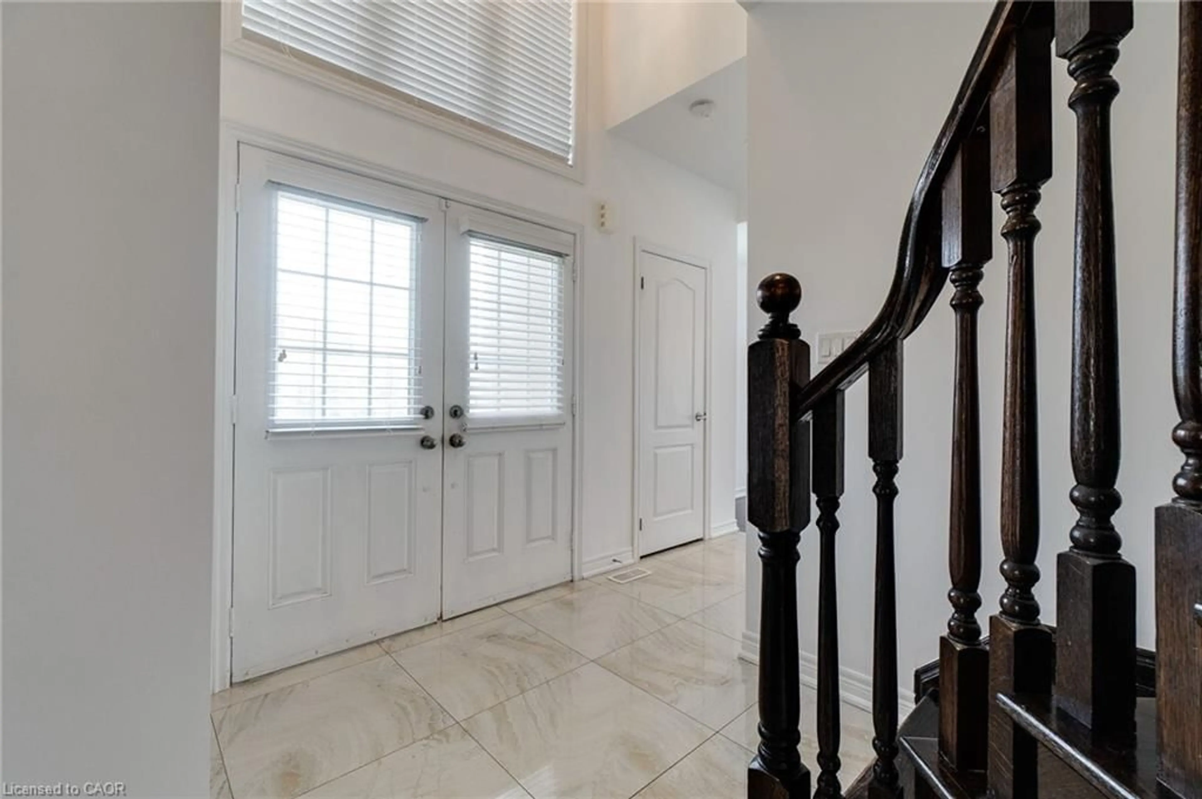 Indoor entryway for 2 Hawstone Rd, Vellore Ontario L4H 4G5