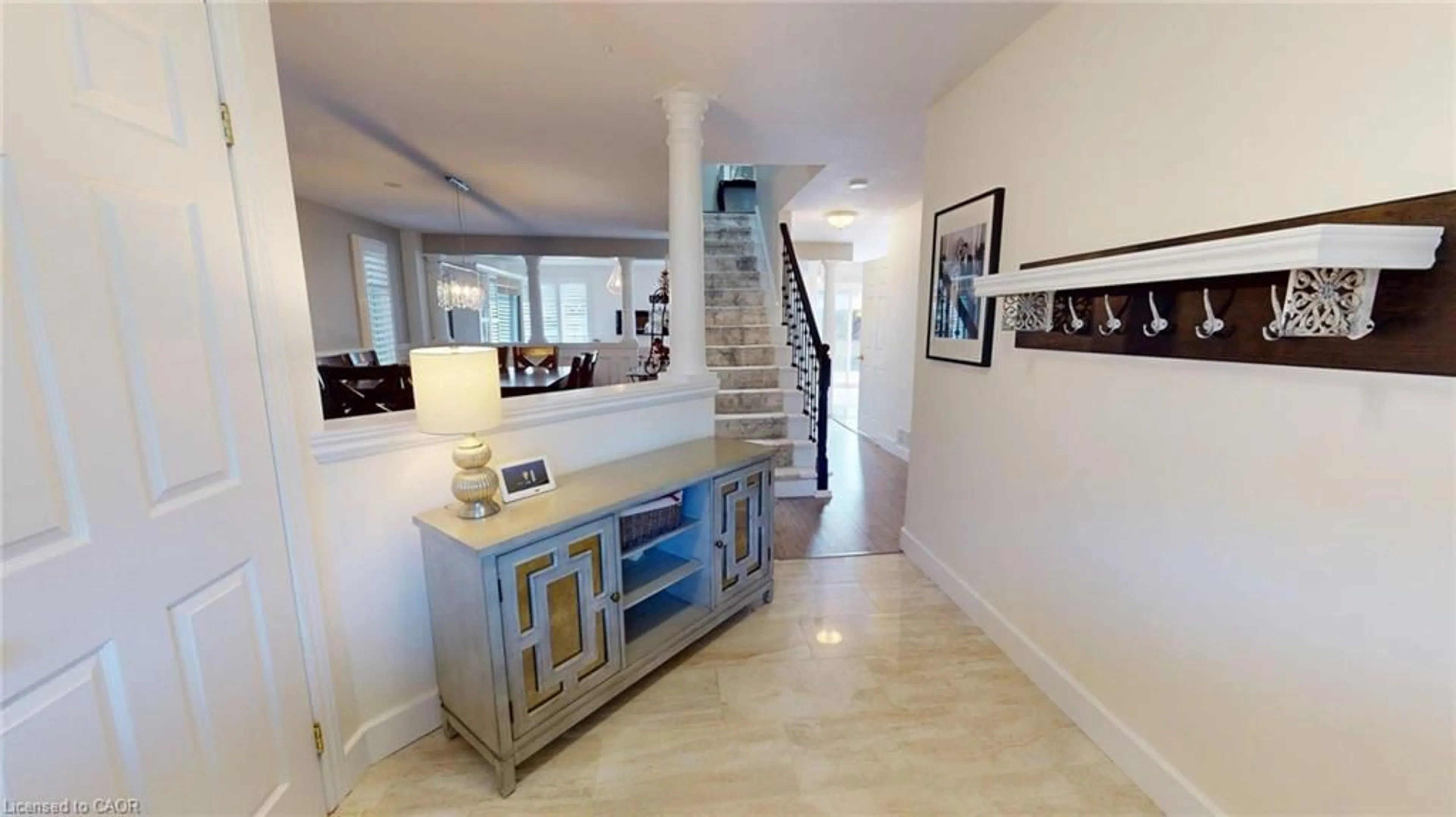 Indoor foyer for 723 Munich Cir, Waterloo Ontario N2V 2N6