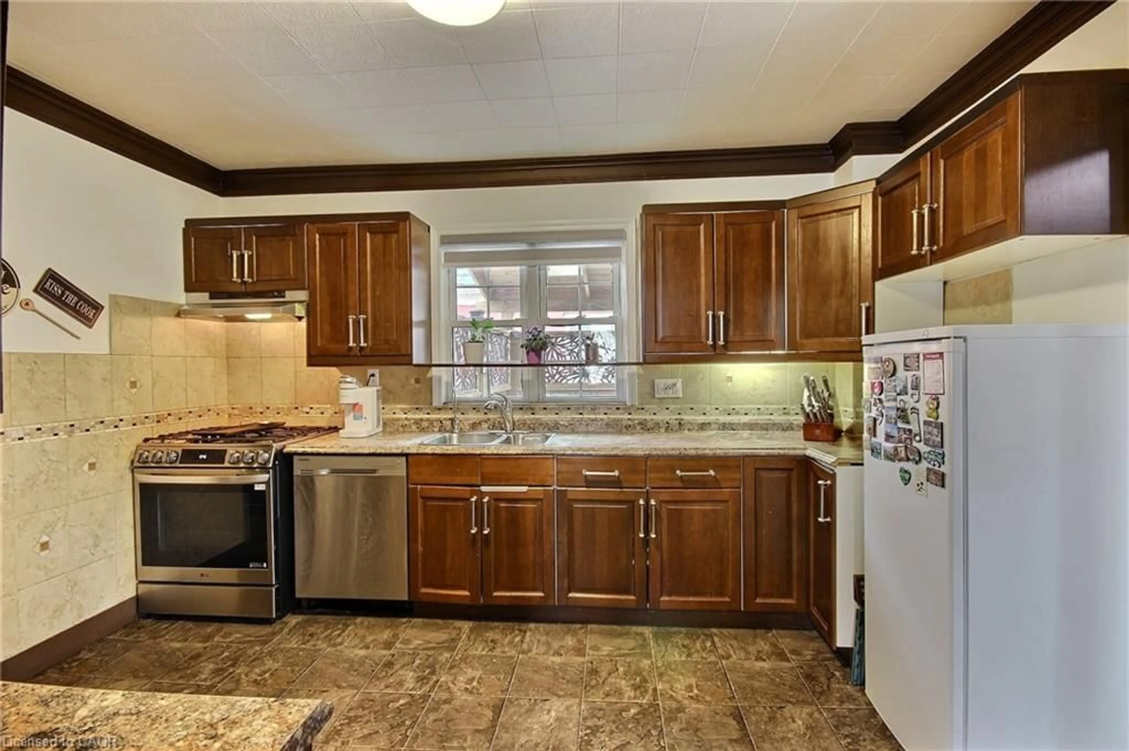 Standard kitchen, ceramic/tile floor for 506 Main St, Listowel Ontario N4W 2C6