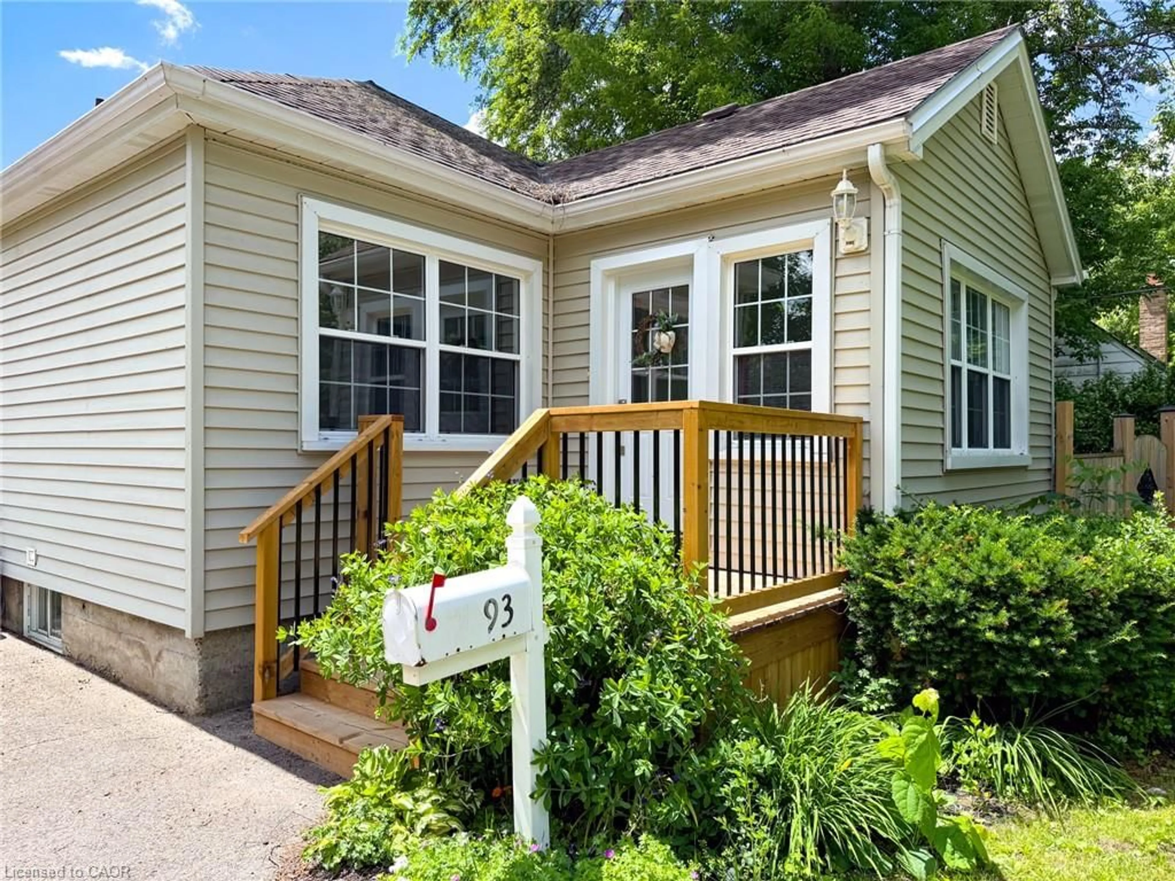 Home with vinyl exterior material, street for 93 Barnes Ave, Brantford Ontario N3R 4Y9