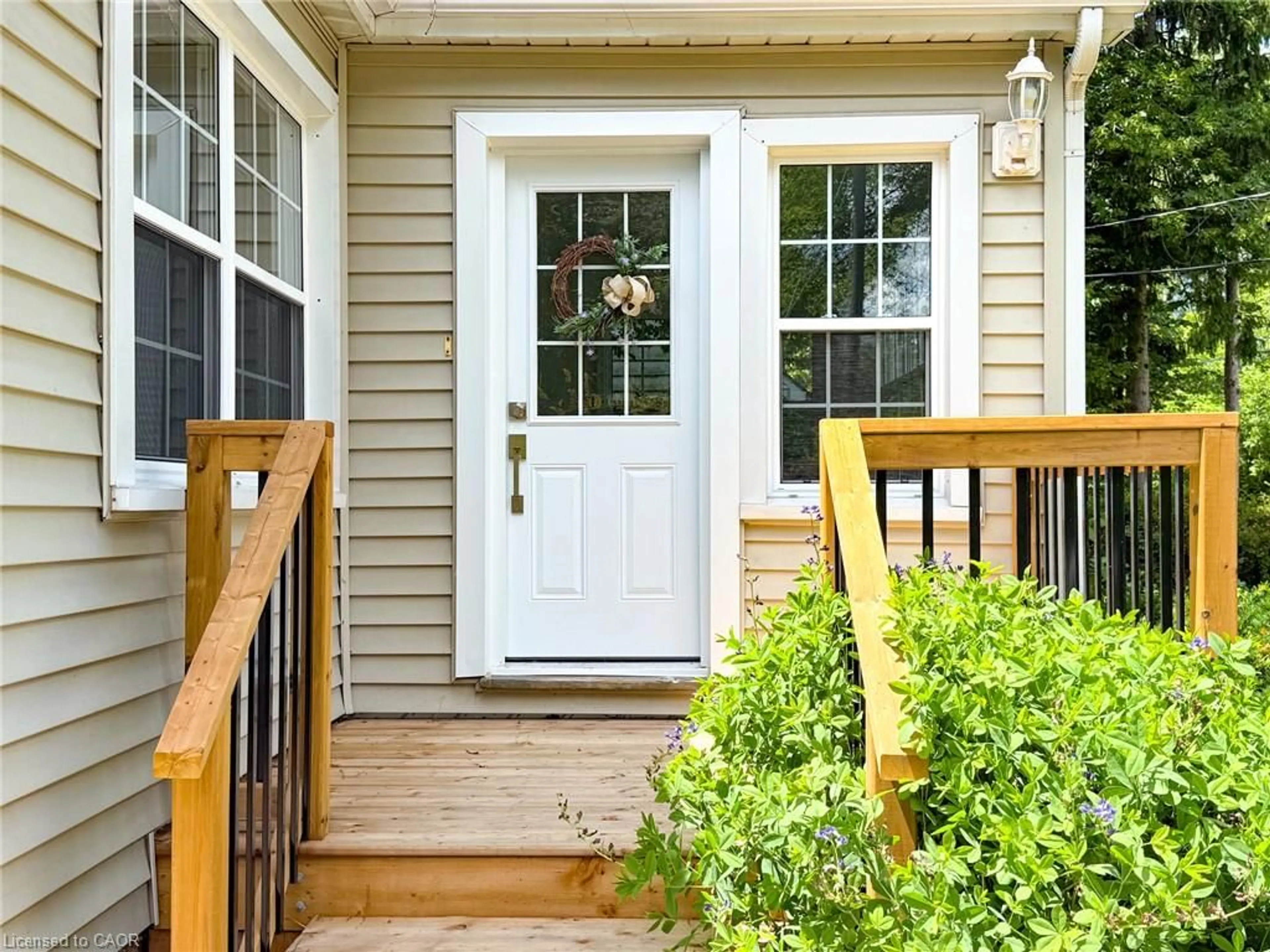 Home with vinyl exterior material, street for 93 Barnes Ave, Brantford Ontario N3R 4Y9