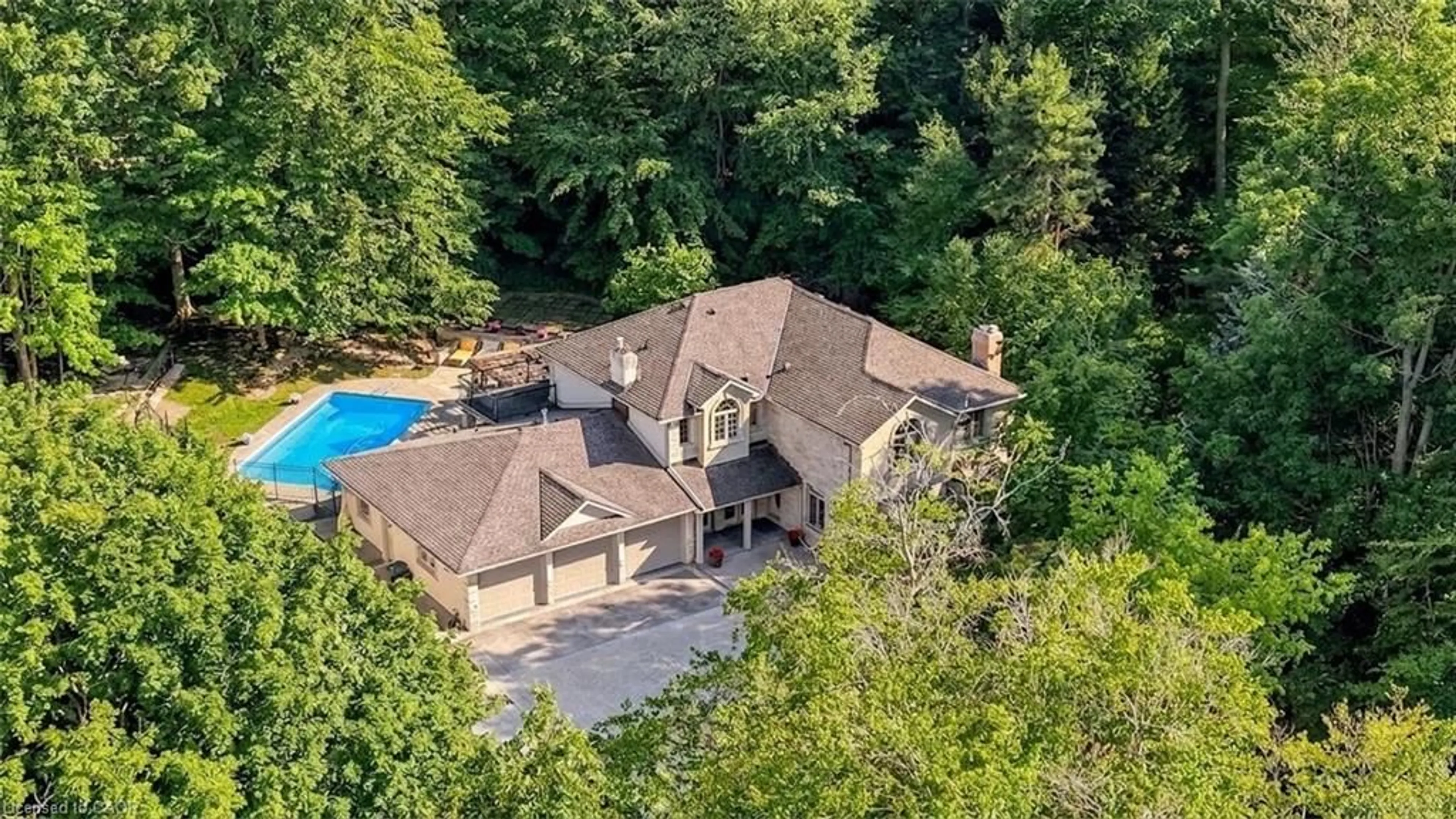 A pic from outside/outdoor area/front of a property/back of a property/a pic from drone, unknown for 709 Glasgow St, Kitchener Ontario N2M 2N7