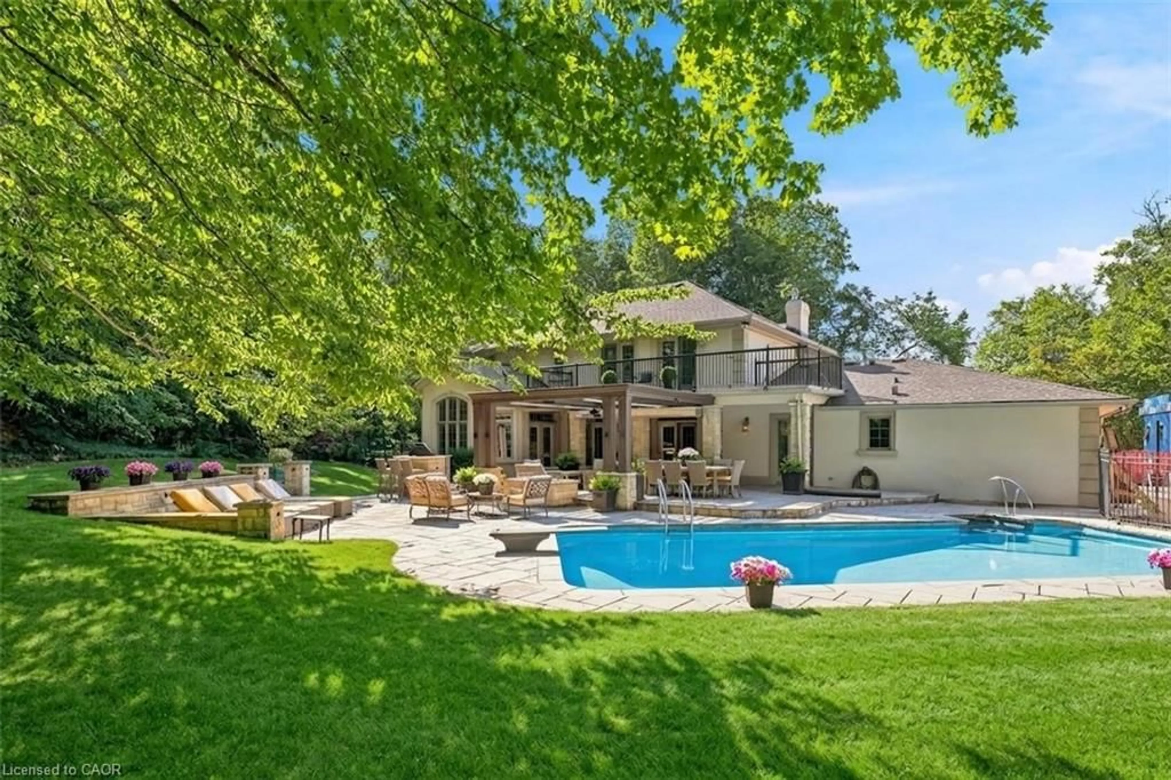 Pool for 709 Glasgow St, Kitchener Ontario N2M 2N7