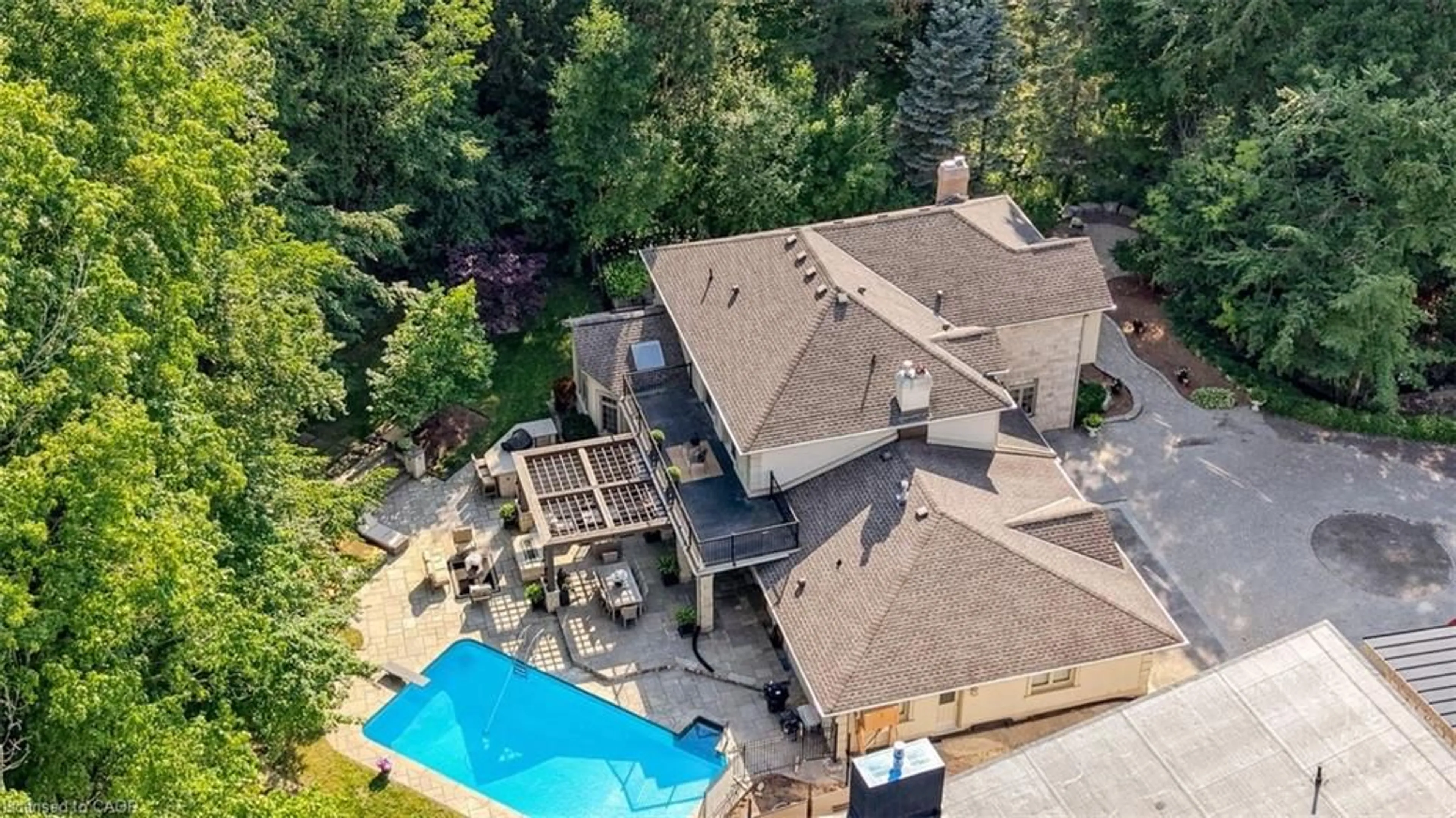 A pic from outside/outdoor area/front of a property/back of a property/a pic from drone, mountain view for 709 Glasgow St, Kitchener Ontario N2M 2N7