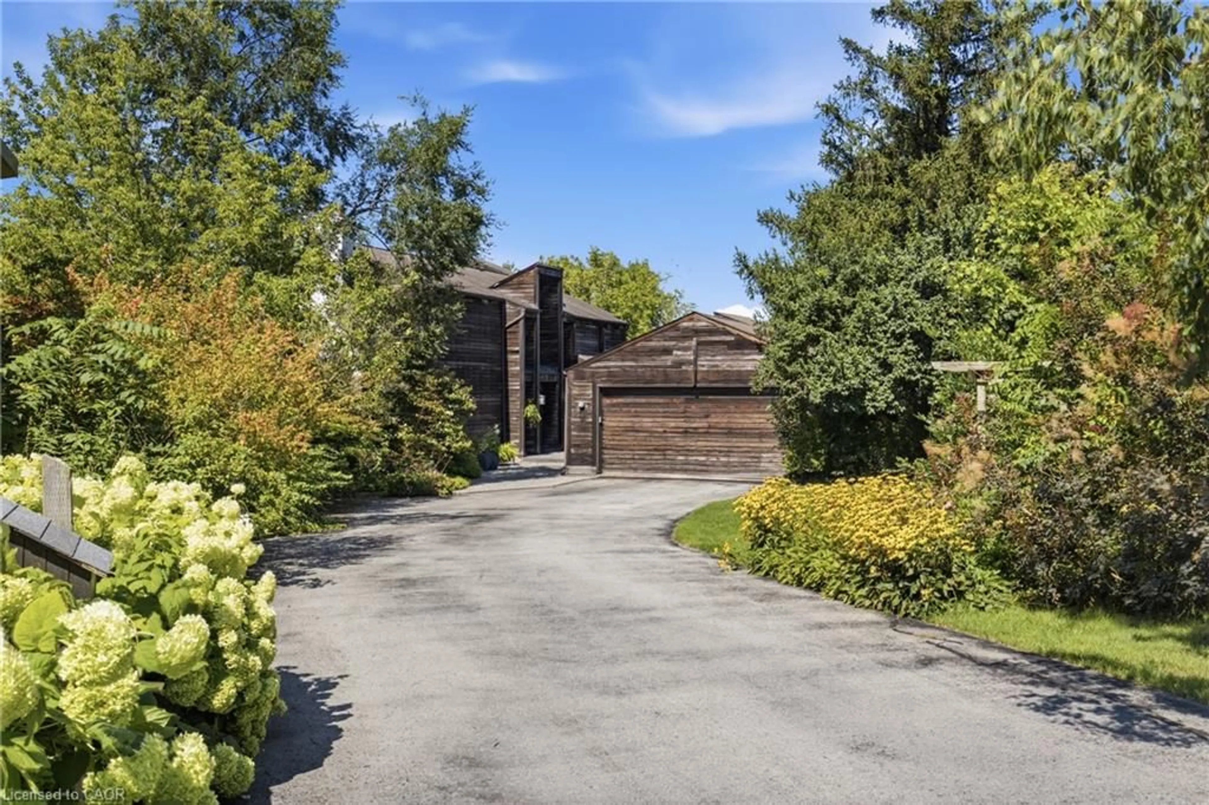 Unknown for 10 Vergorda Cir, St. Catharines Ontario L2T 2P2