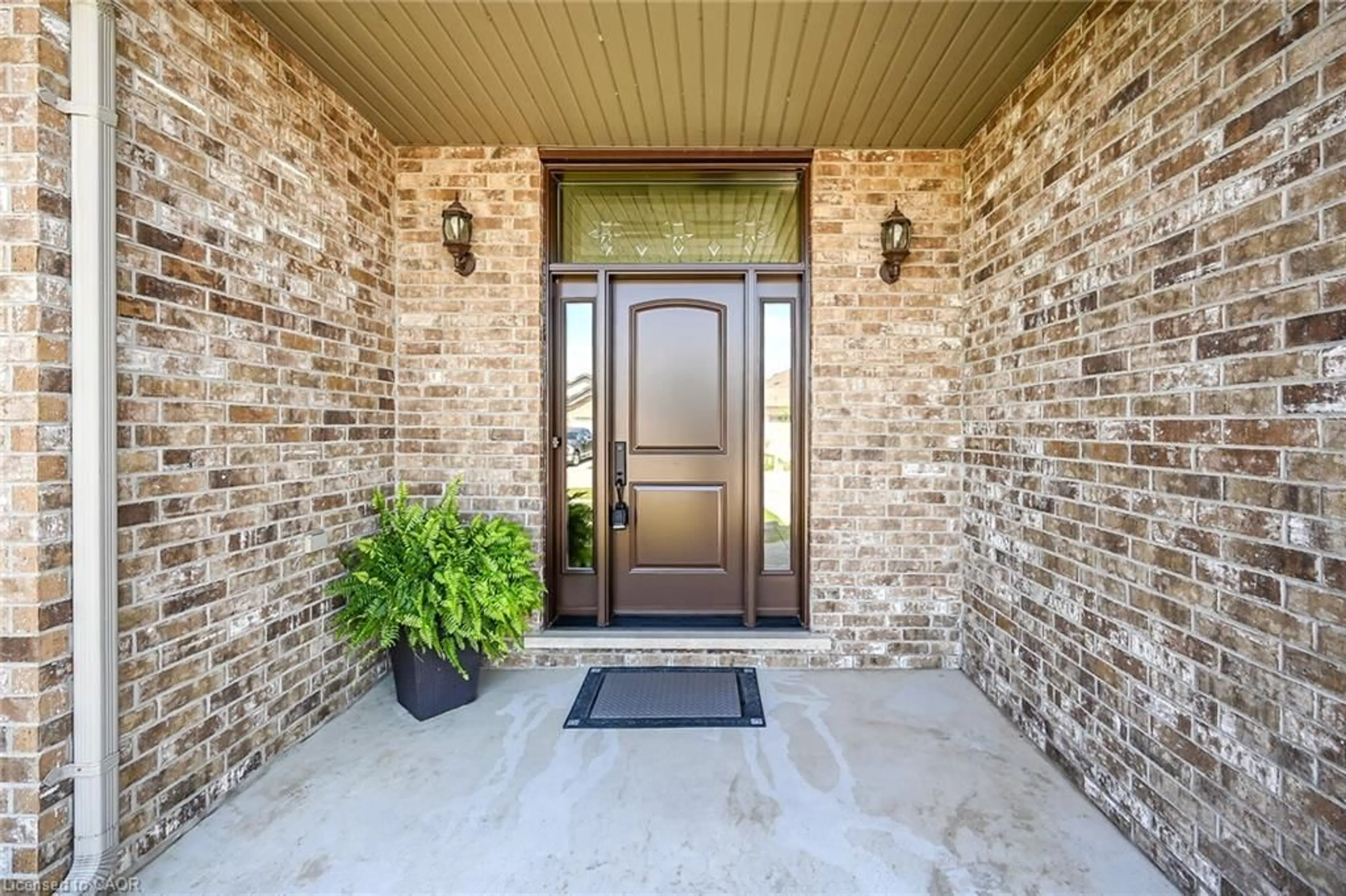 Indoor entryway for 10 Balvenie Blvd, Caledonia Ontario N3W 2N8