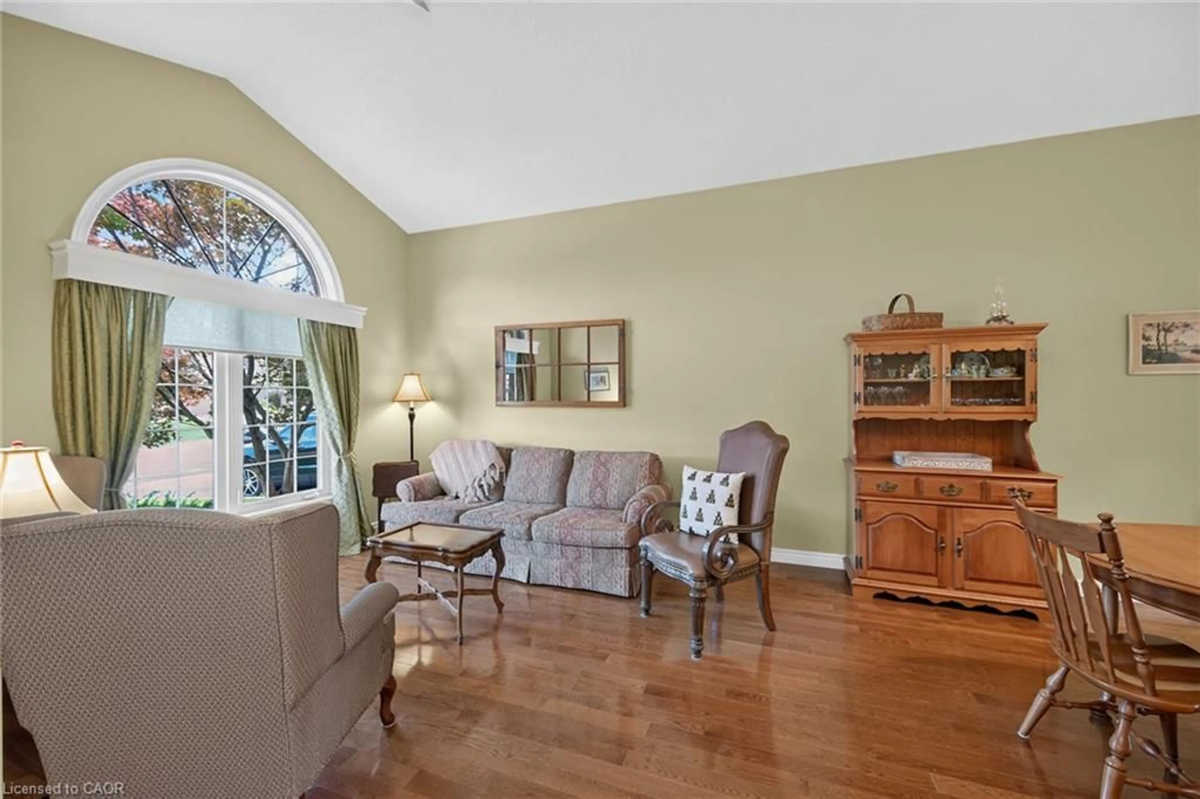 Living room with furniture, unknown for 10 Balvenie Blvd, Caledonia Ontario N3W 2N8