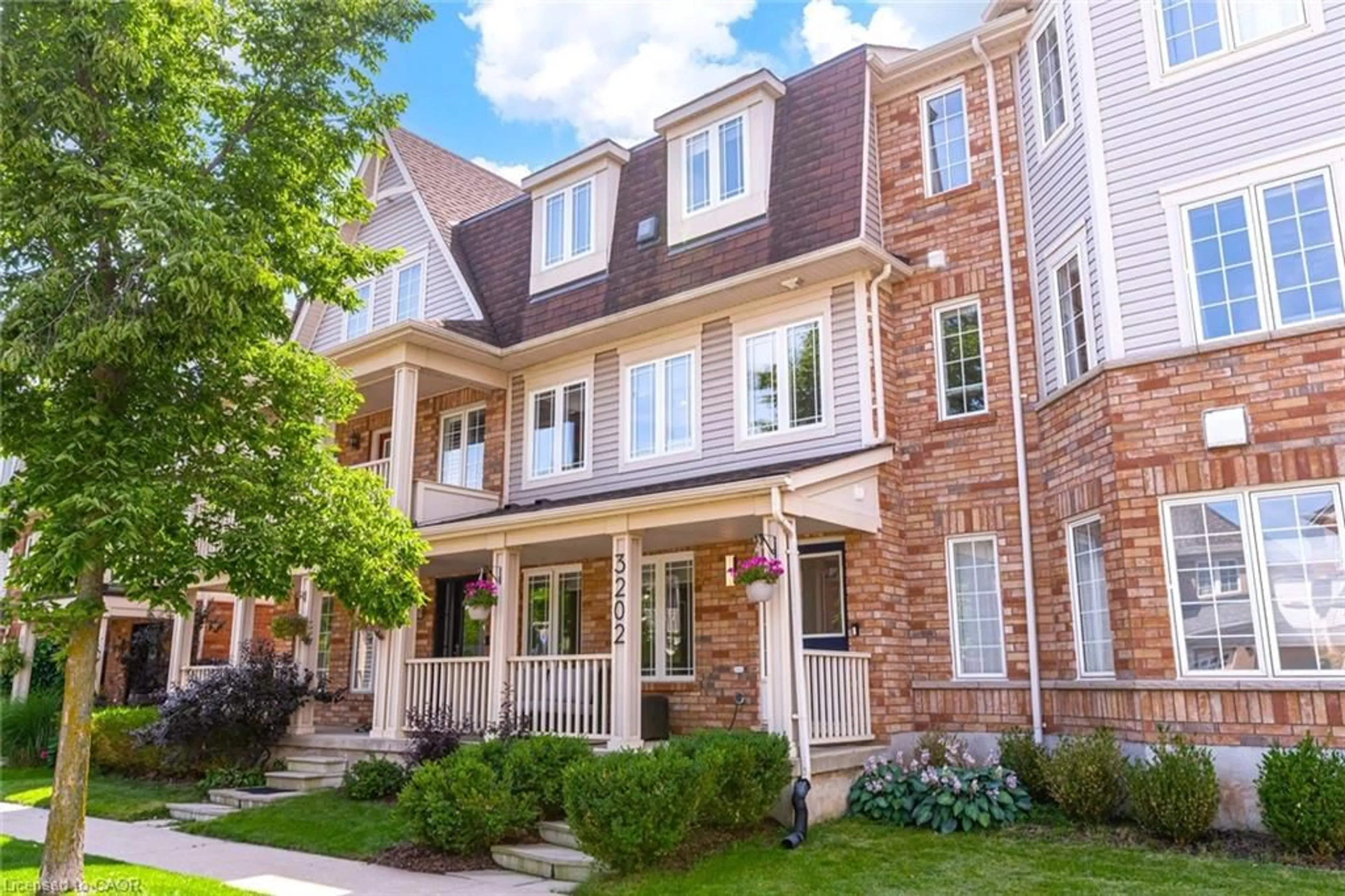 Home with brick exterior material, street for 3202 Munson Cres, Burlington Ontario L7L 3B9