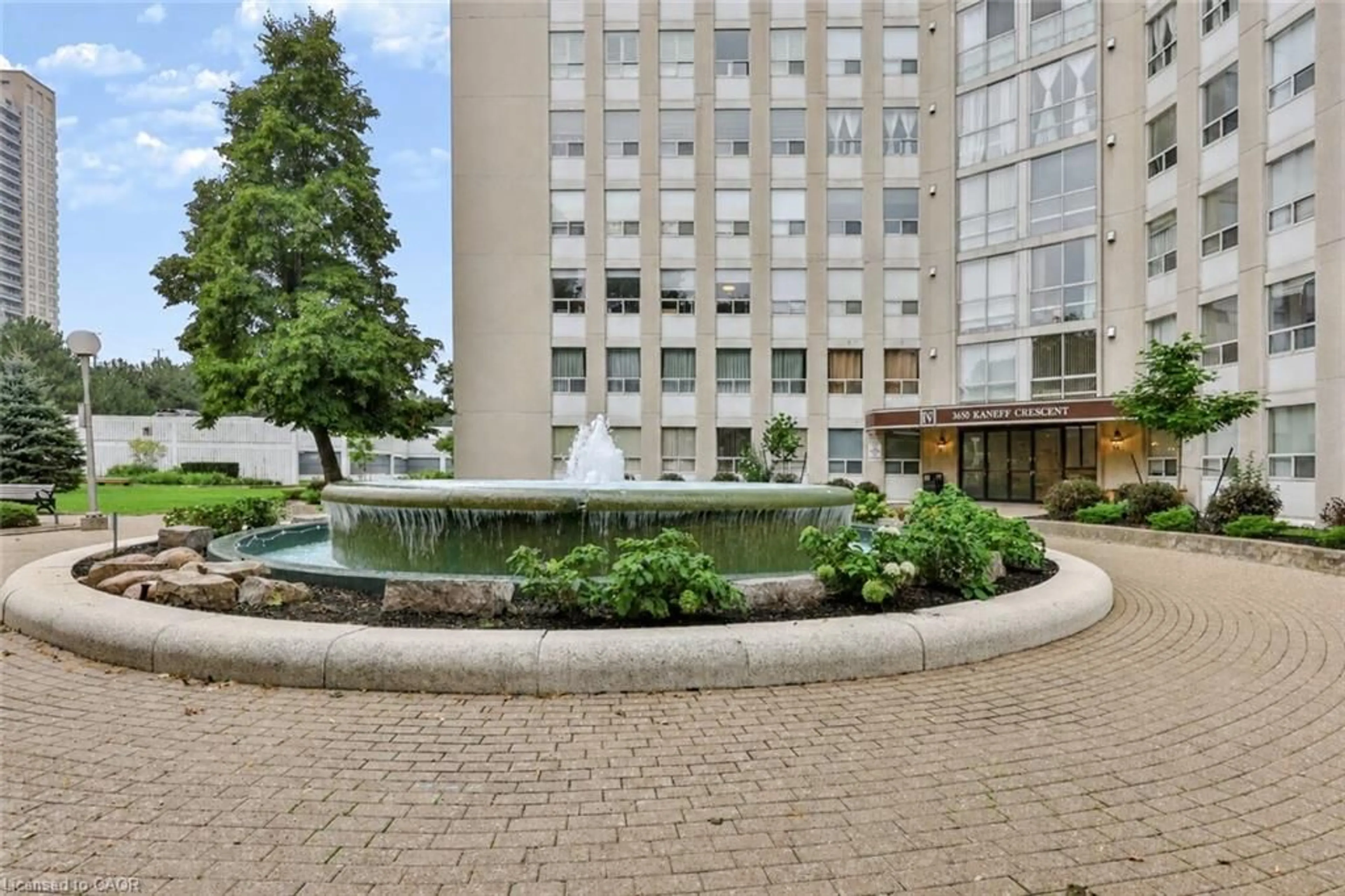 Patio, building for 3650 Kaneff Cres #2801, Mississauga Ontario L5A 4A1