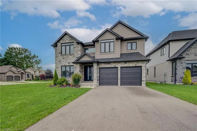32 Sycamore Dr, Tillsonburg 2