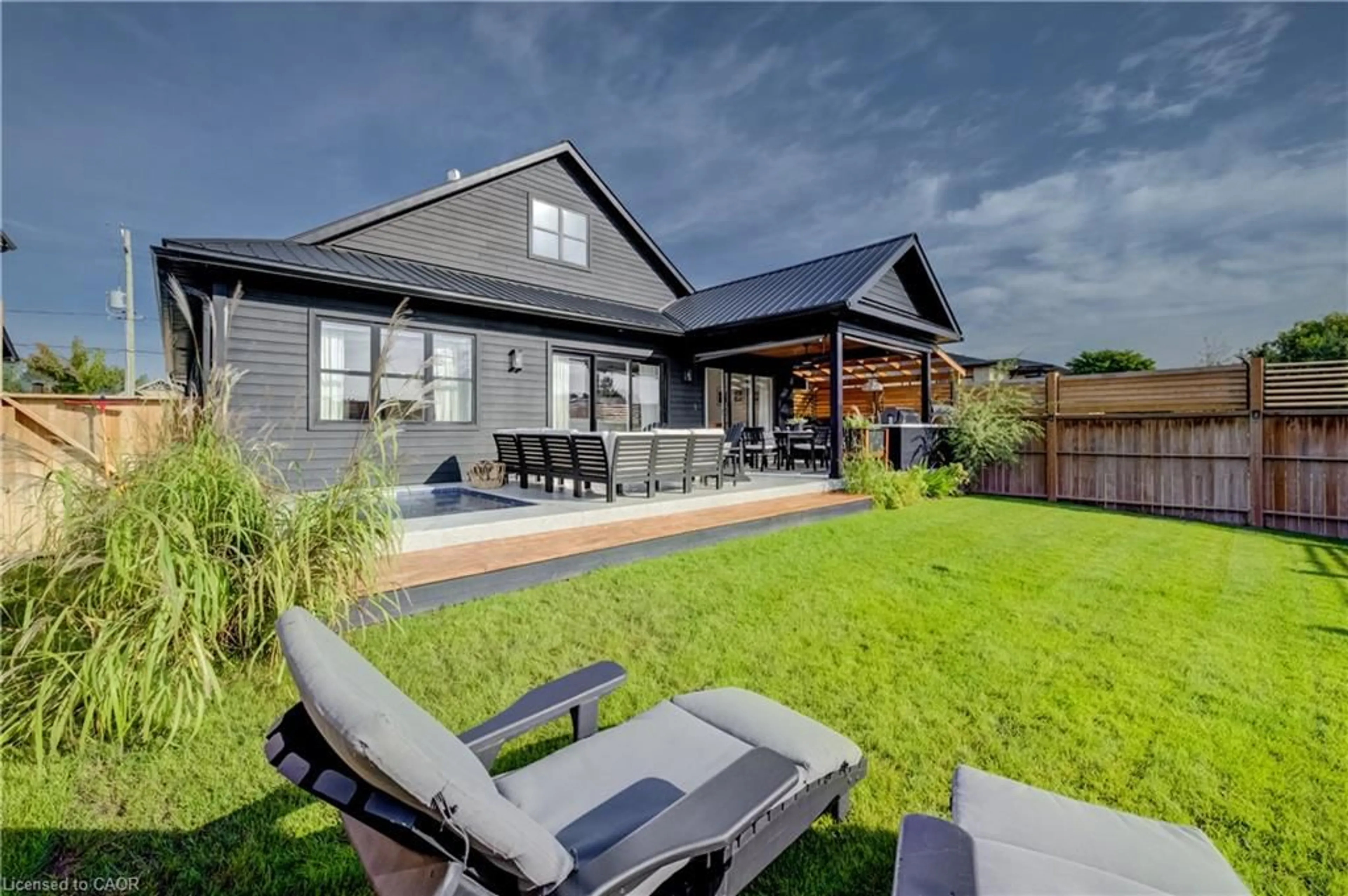 Unknown for 420 Wellington St, Mount Forest Ontario N0G 2L4