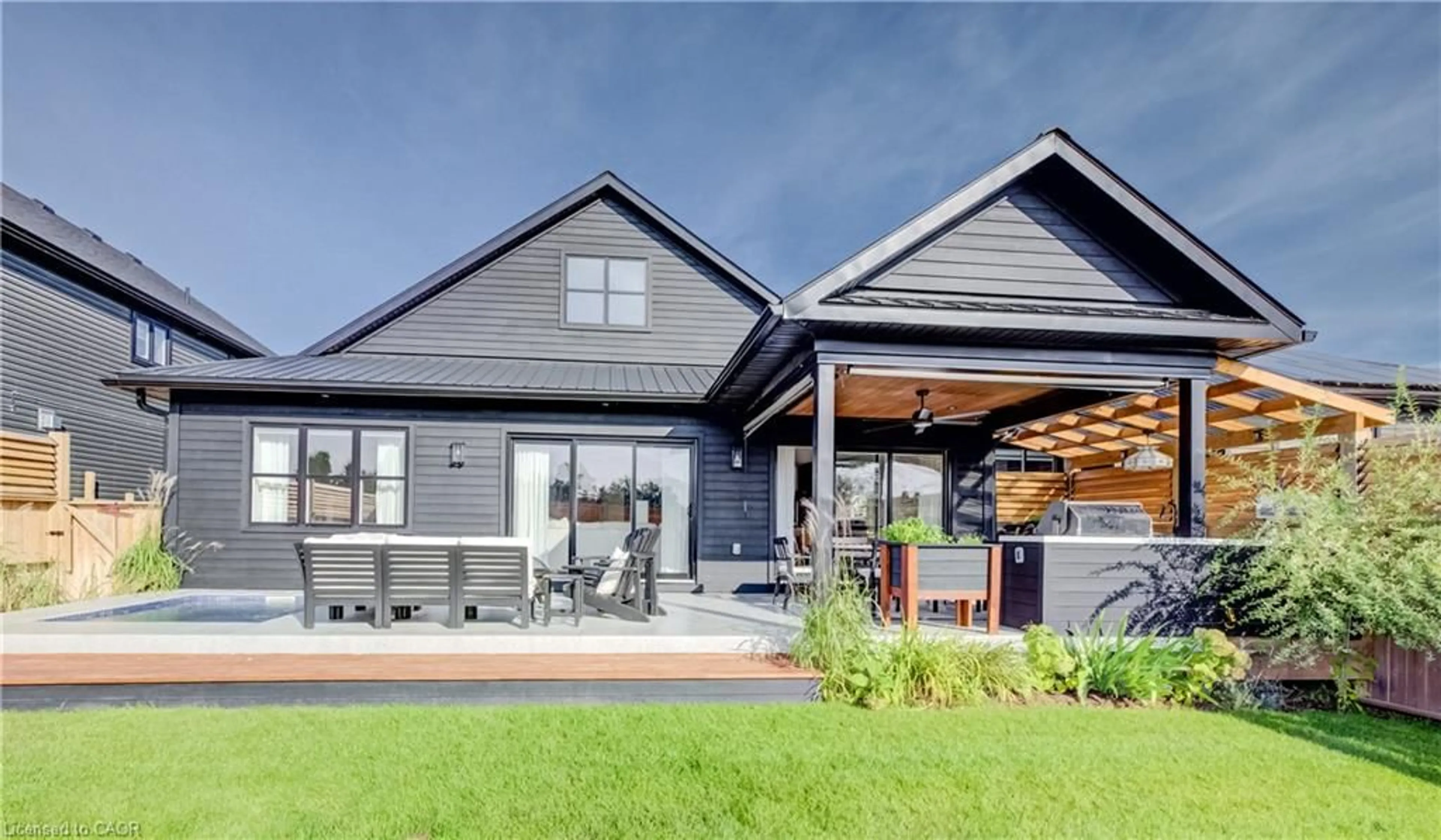 Home with brick exterior material, unknown for 420 Wellington St, Mount Forest Ontario N0G 2L4