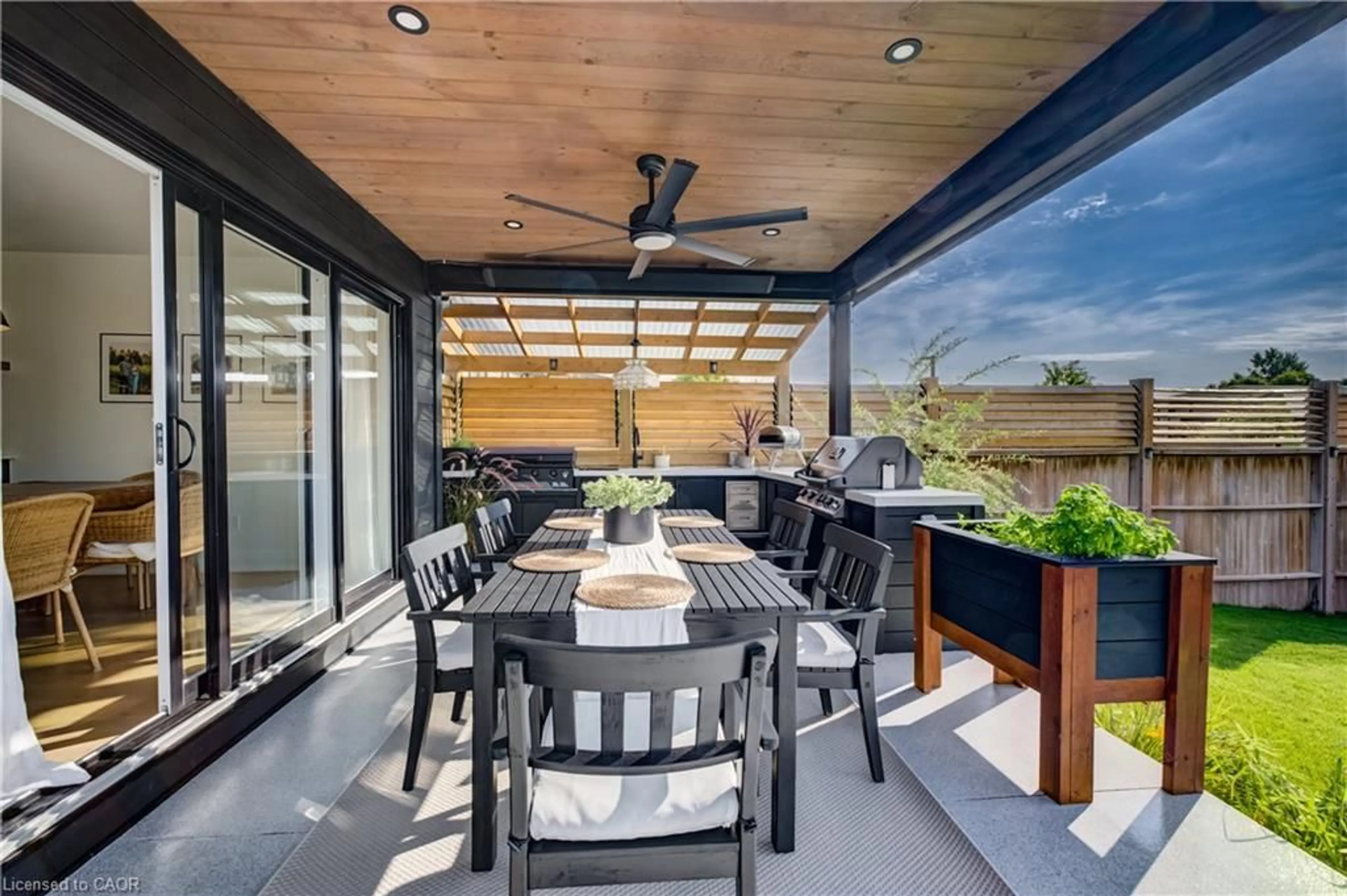 Patio, street for 420 Wellington St, Mount Forest Ontario N0G 2L4
