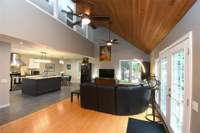 949 Upper Paradise Rd, Hamilton 4