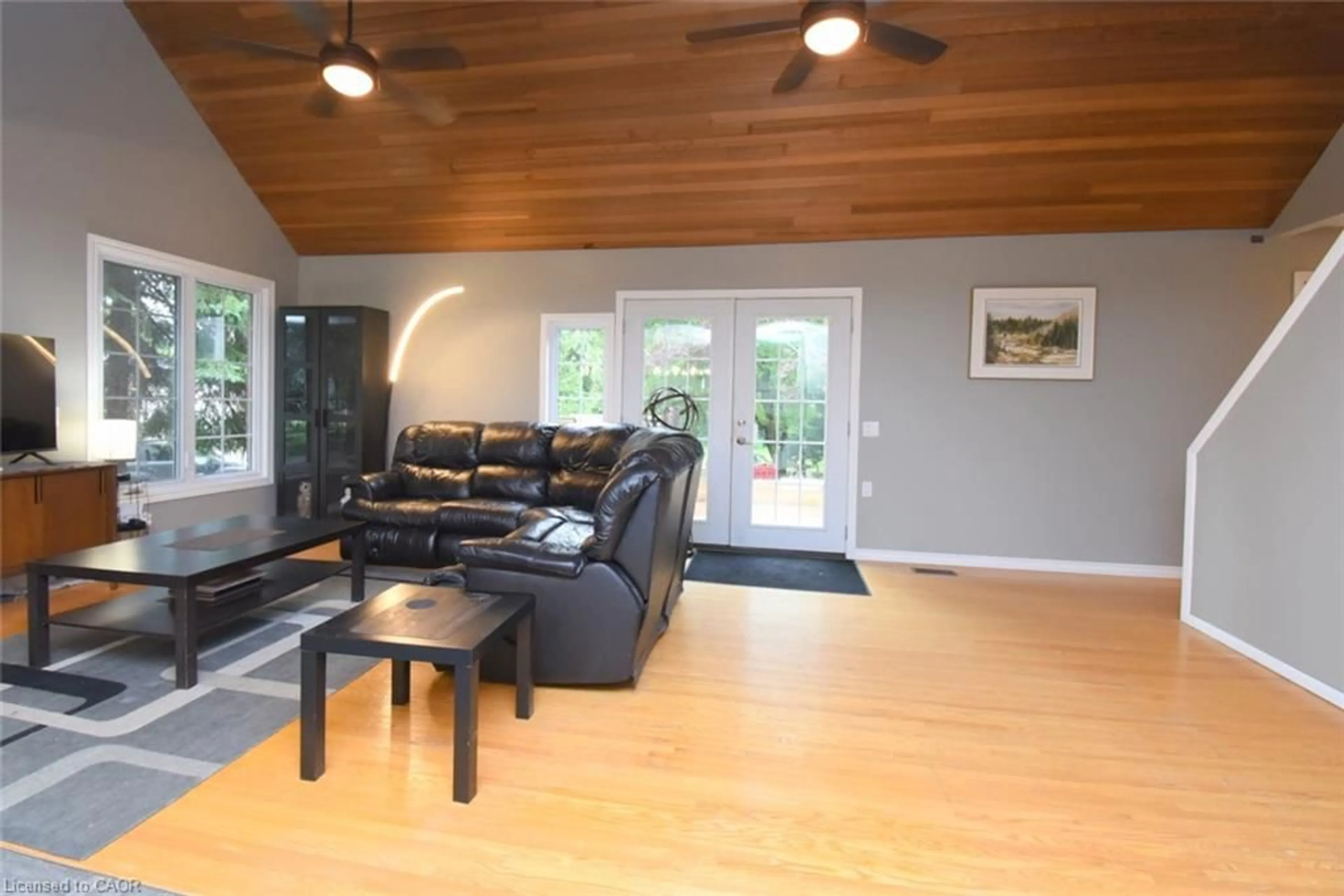 Living room with furniture, wood/laminate floor for 949 Upper Paradise Rd, Hamilton Ontario L9B 2M9