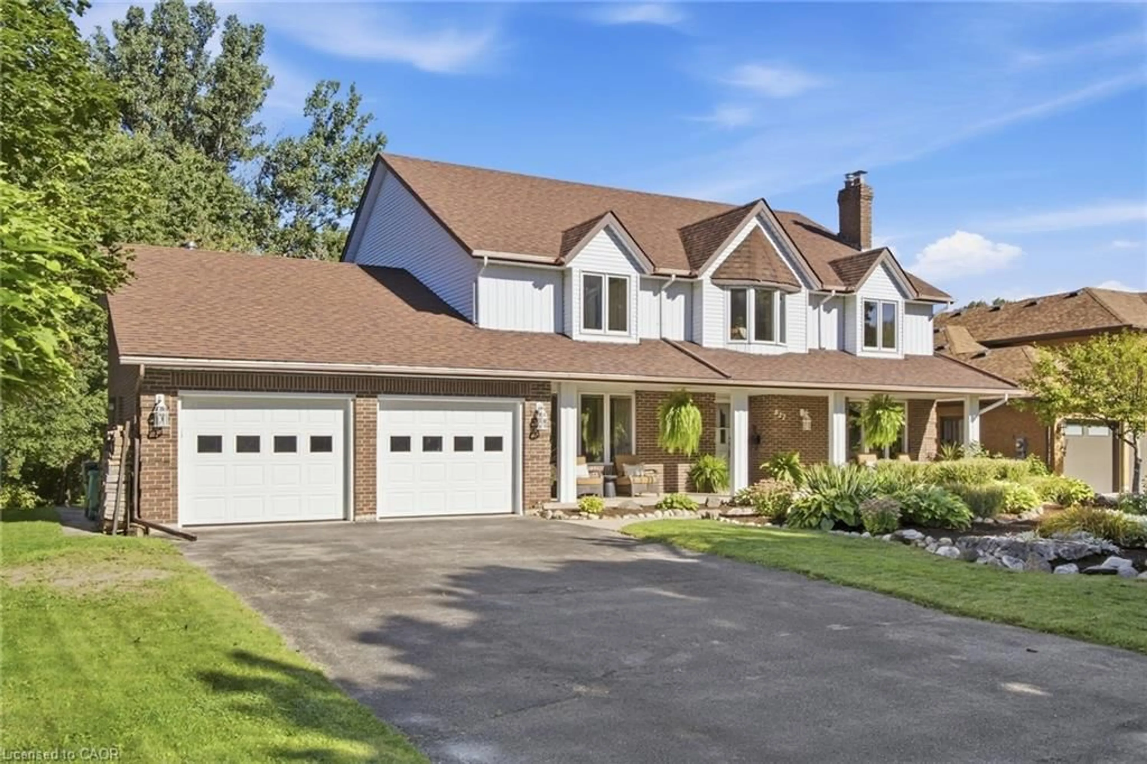Home with brick exterior material, street for 527 Anndale Crt, Waterloo Ontario N2K 2R1