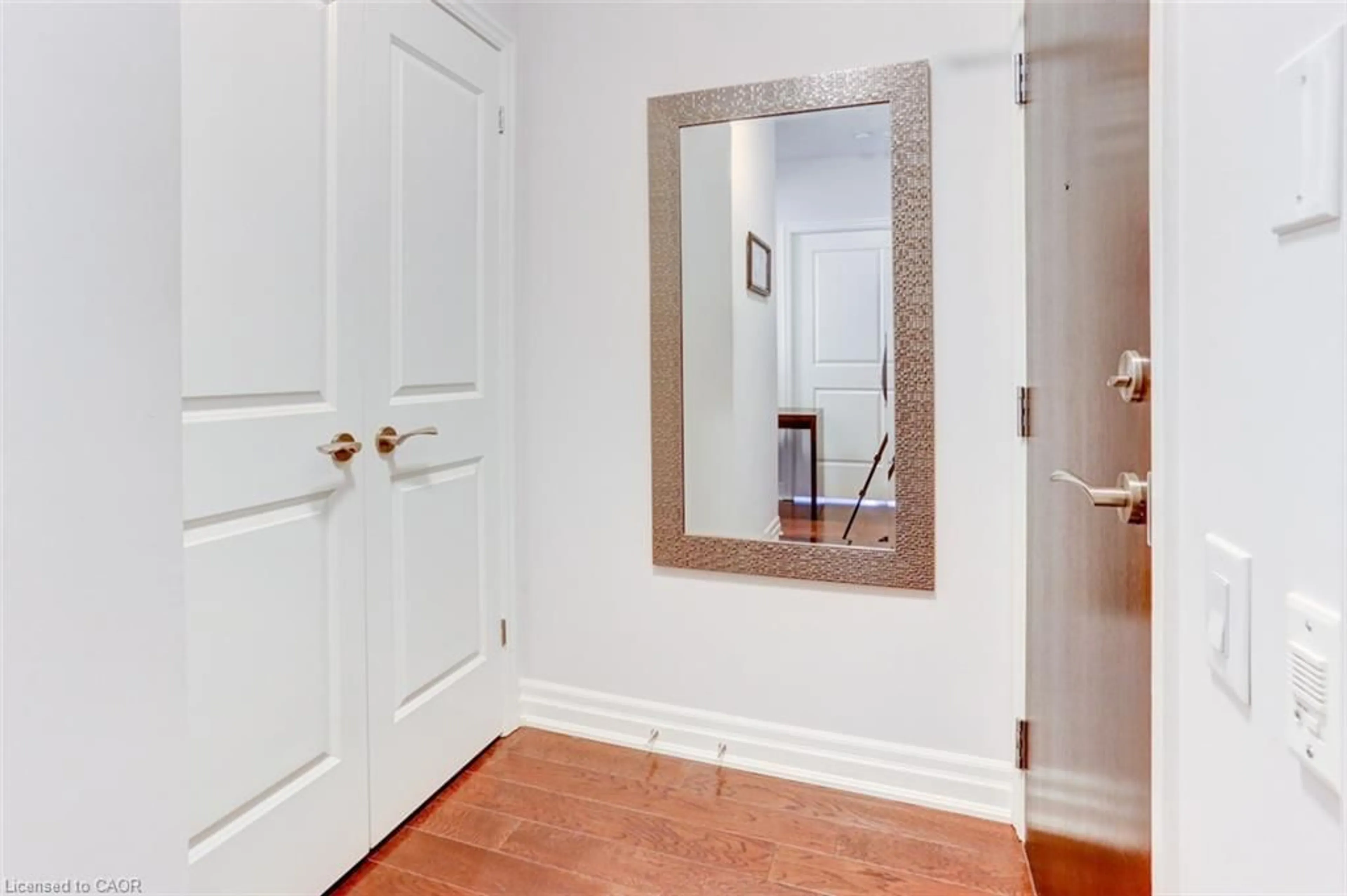 Indoor entryway for 17 Ruddington Dr #402, North York Ontario M2K 0A8