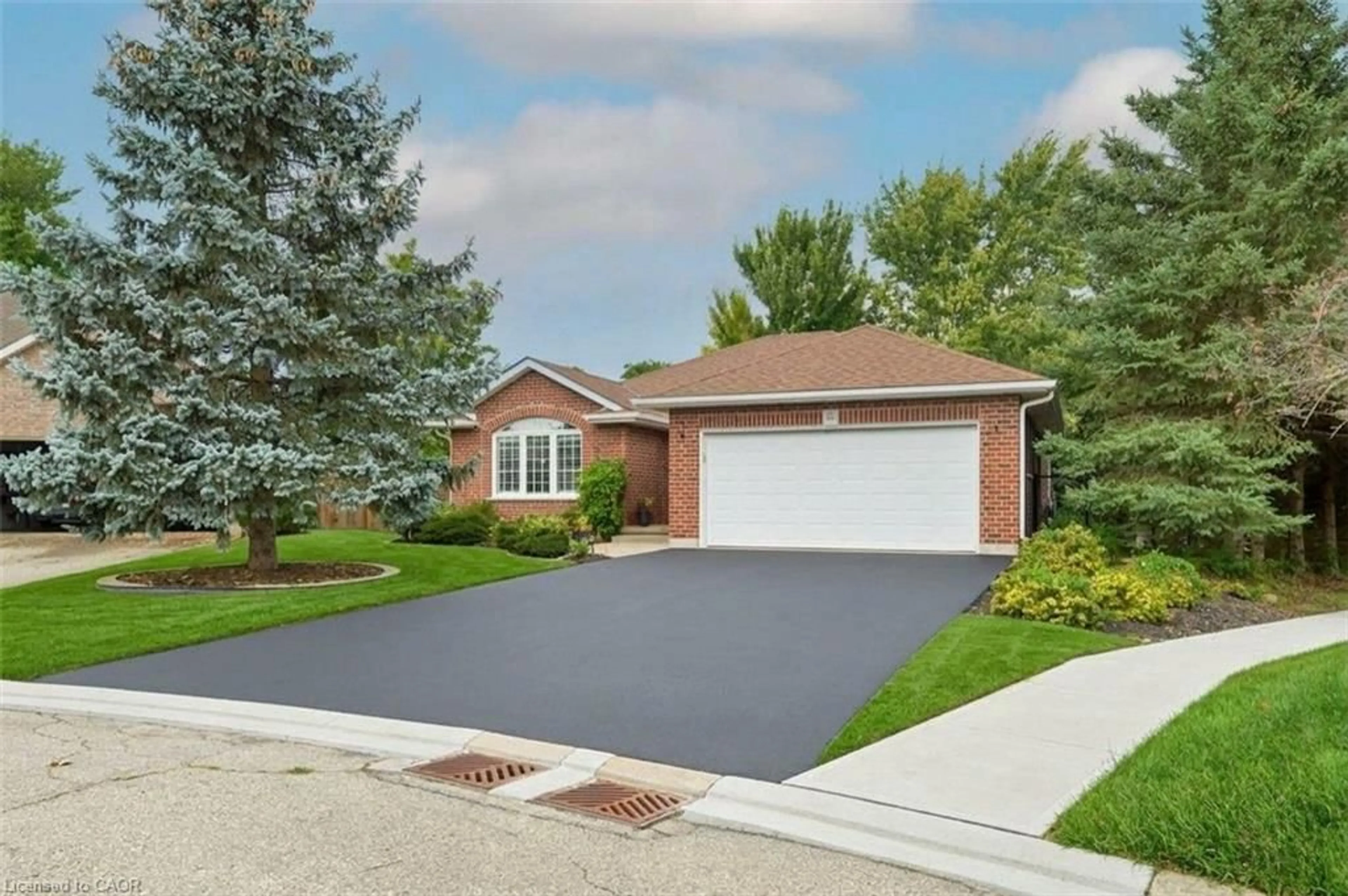 Home with brick exterior material, street for 11 Simon Crt, Waterford Ontario N0E 1Y0
