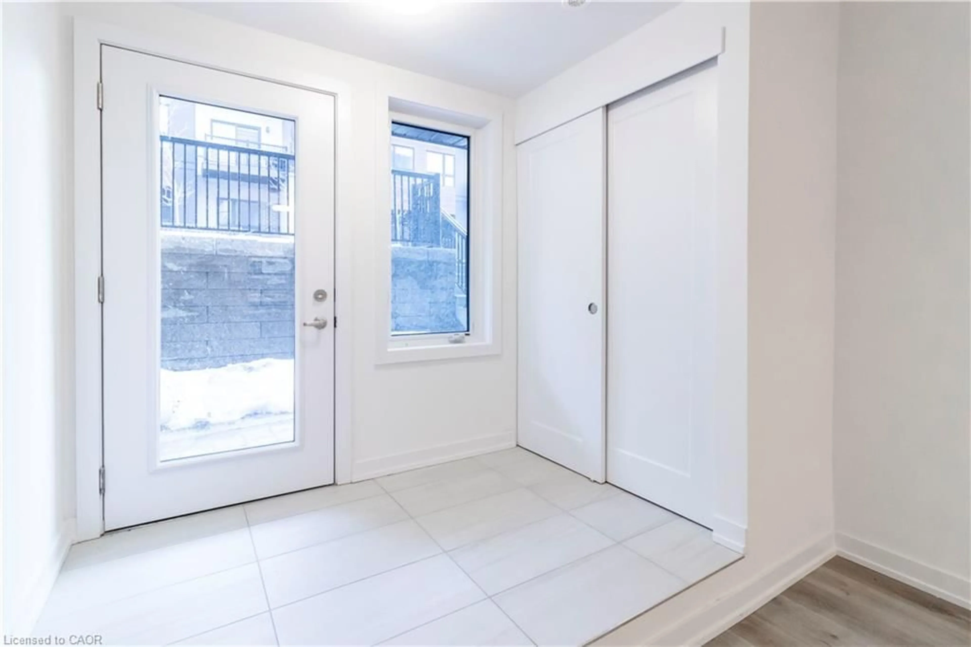 Indoor entryway for 40 Palace St #M10, Kitchener Ontario N2E 0L2