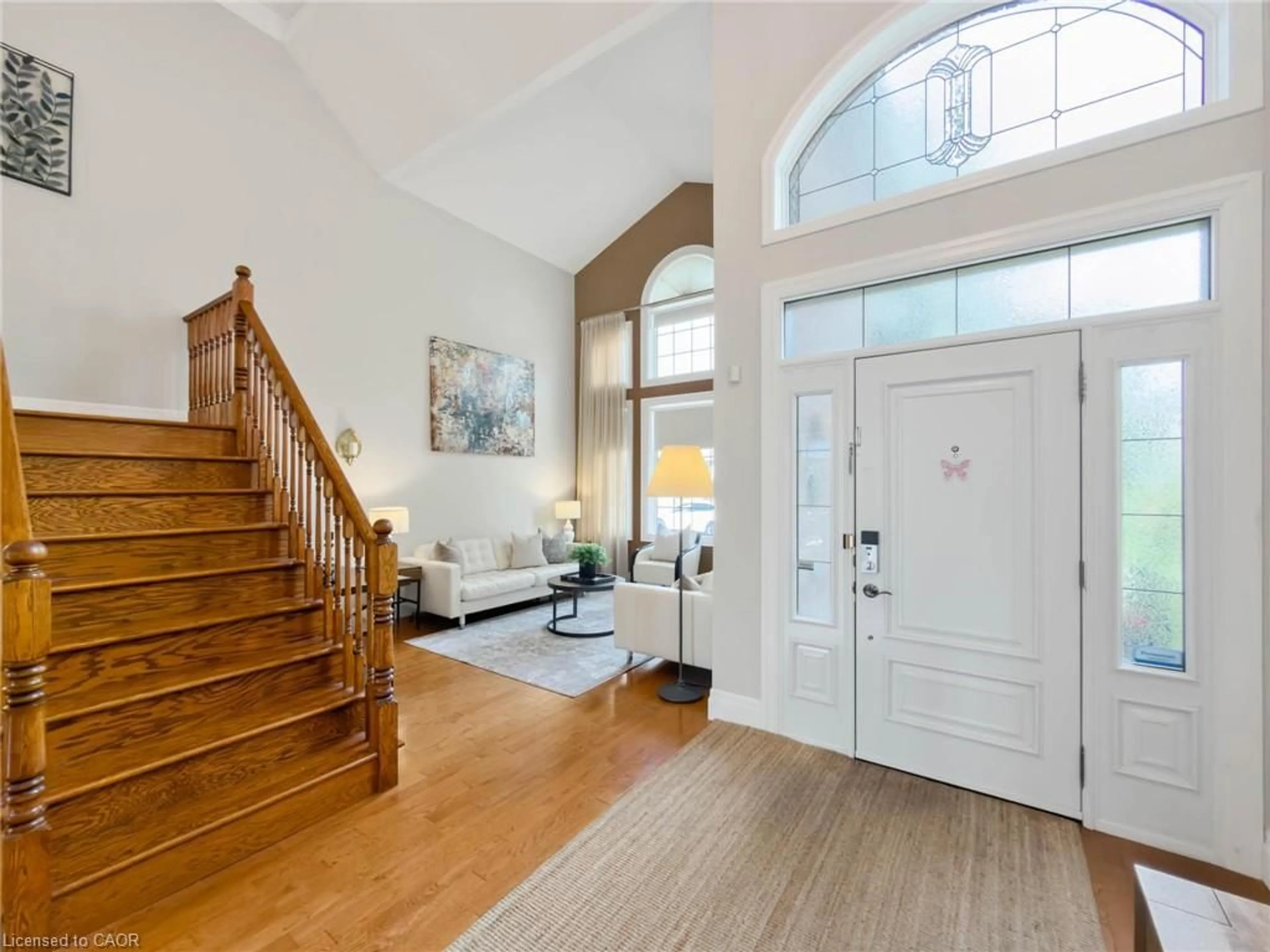 Indoor entryway for 1396 Thorncrest Cres, Oakville Ontario L6M 3Y9