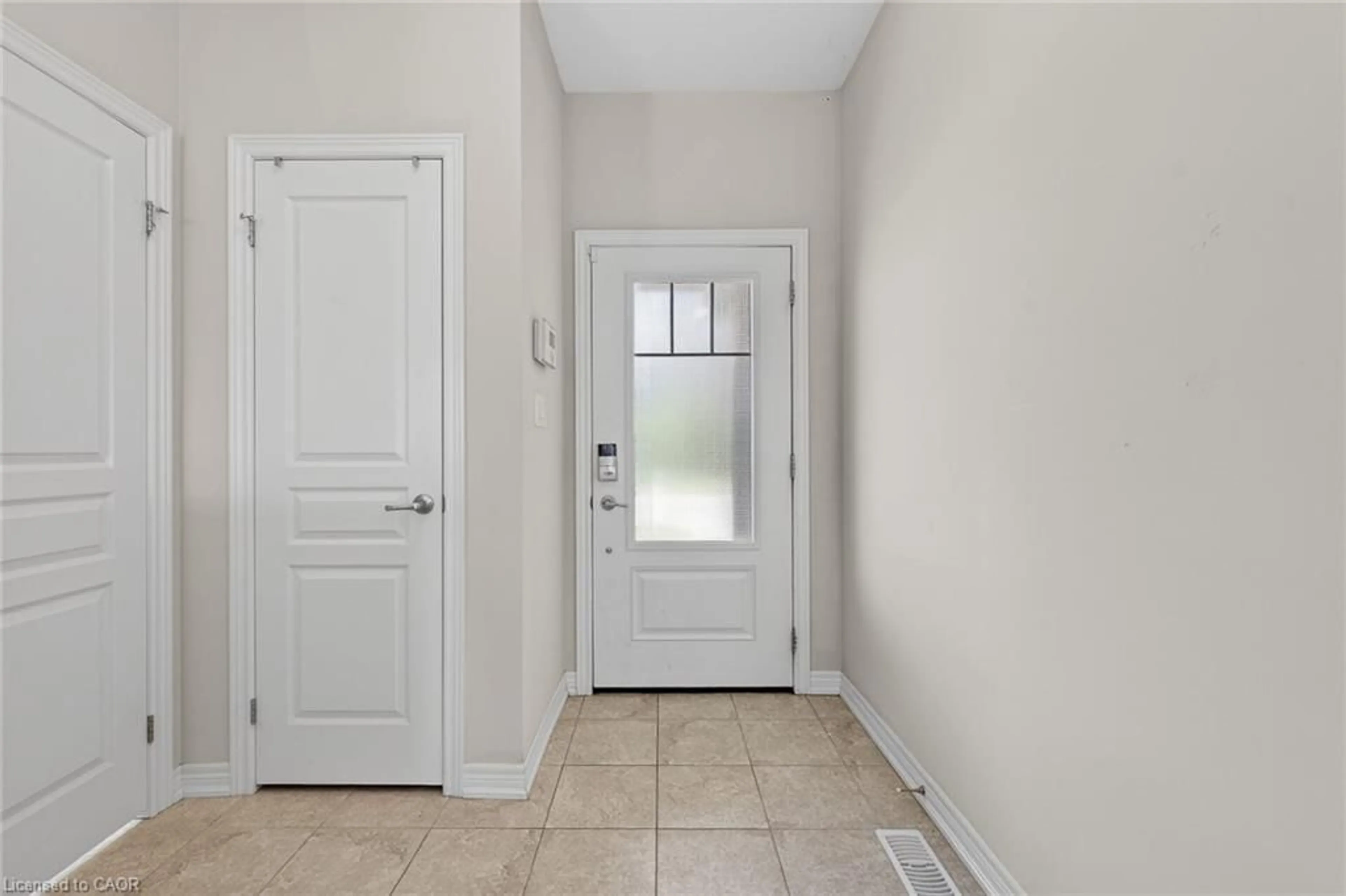 Indoor entryway for 9 Winterberry Blvd, Thorold Ontario L2V 0J1