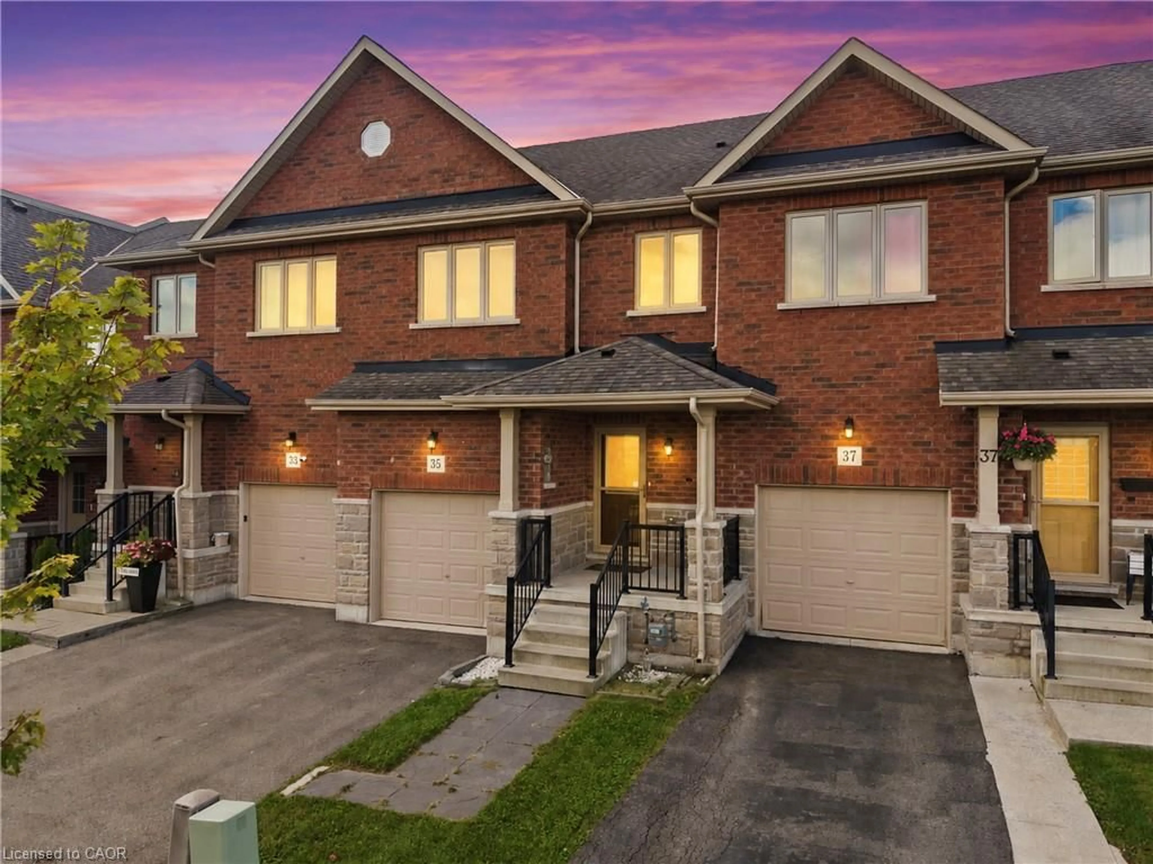 Home with brick exterior material, street for 35 Sunset Way, Thorold Ontario L0S 1A0