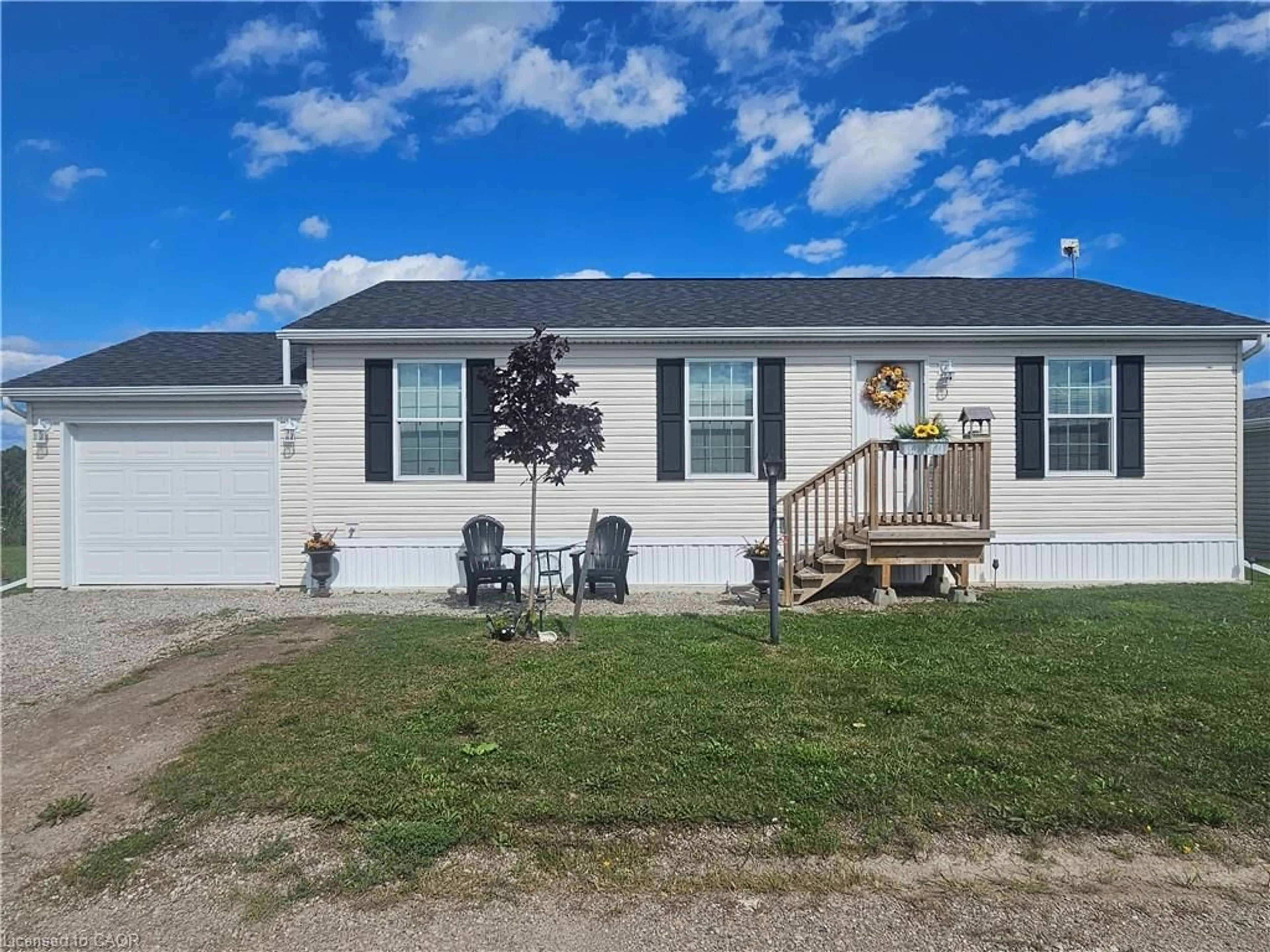 Home with vinyl exterior material, street for 10 Marsh Cove, Nanticoke Ontario N0A 1L0