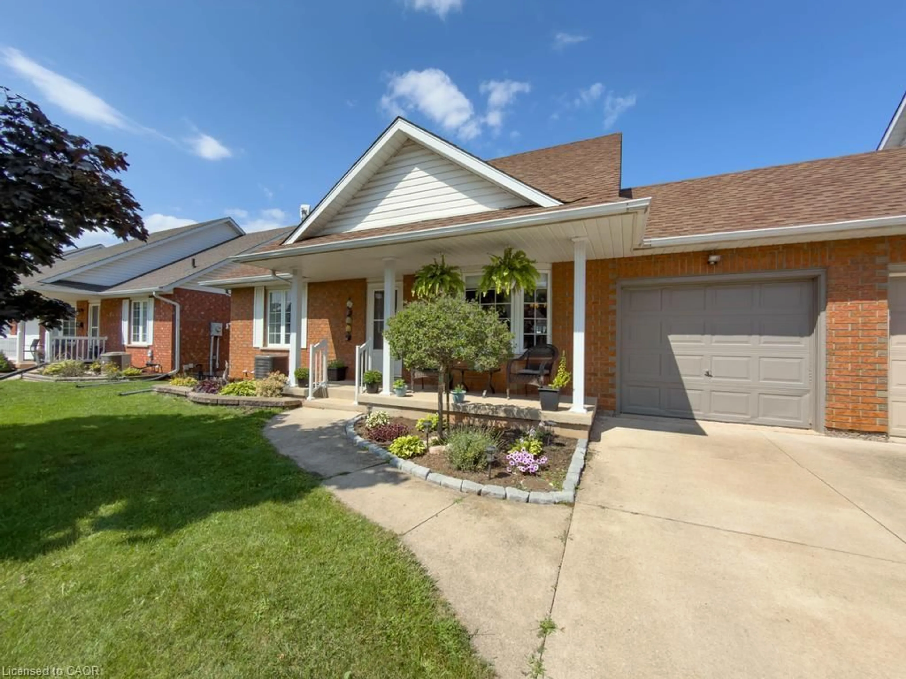 Home with brick exterior material, street for 5131 Hawthorn Dr, Beamsville Ontario L0R 1B8