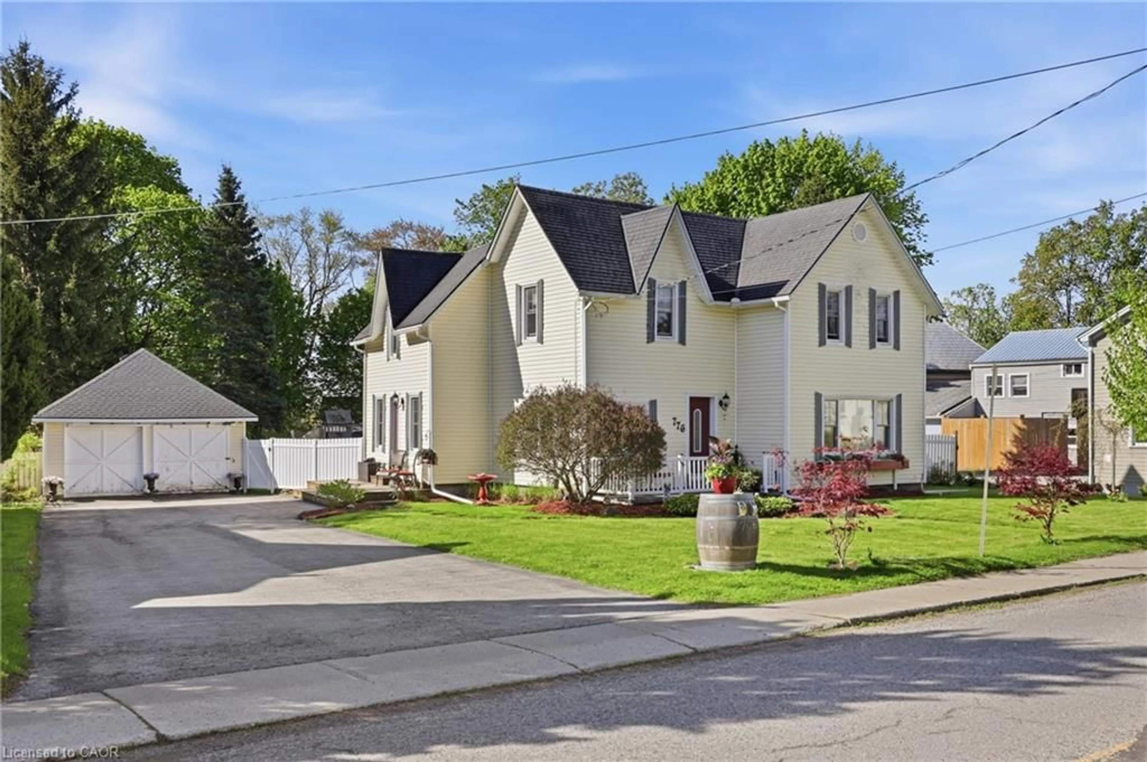 Home with vinyl exterior material, street for 776 Canboro Rd, Fenwick Ontario L0S 1C0