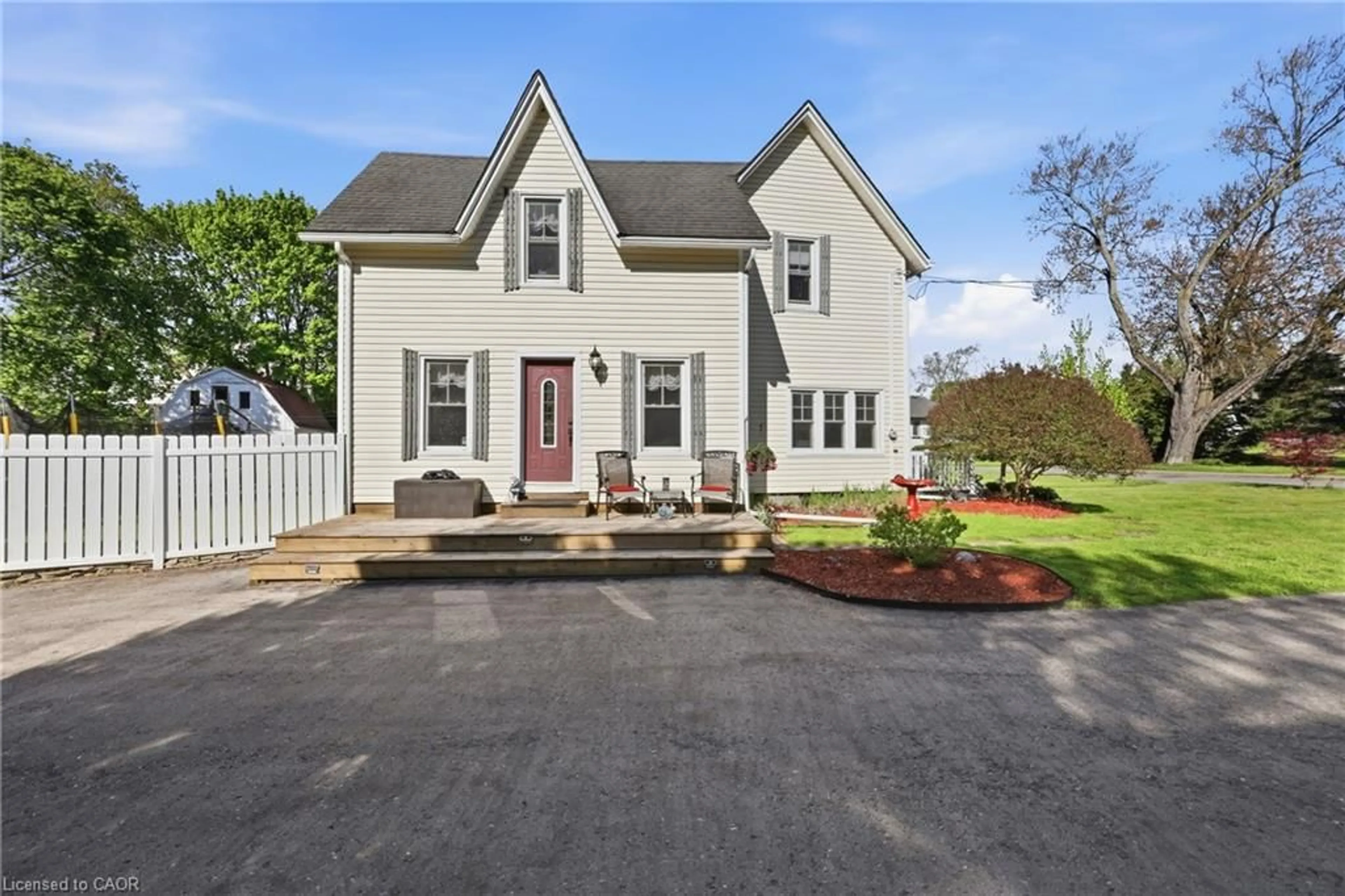 Home with vinyl exterior material, street for 776 Canboro Rd, Fenwick Ontario L0S 1C0